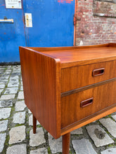 Lade das Bild in den Galerie-Viewer, Kommode Teak aus Dänemark
