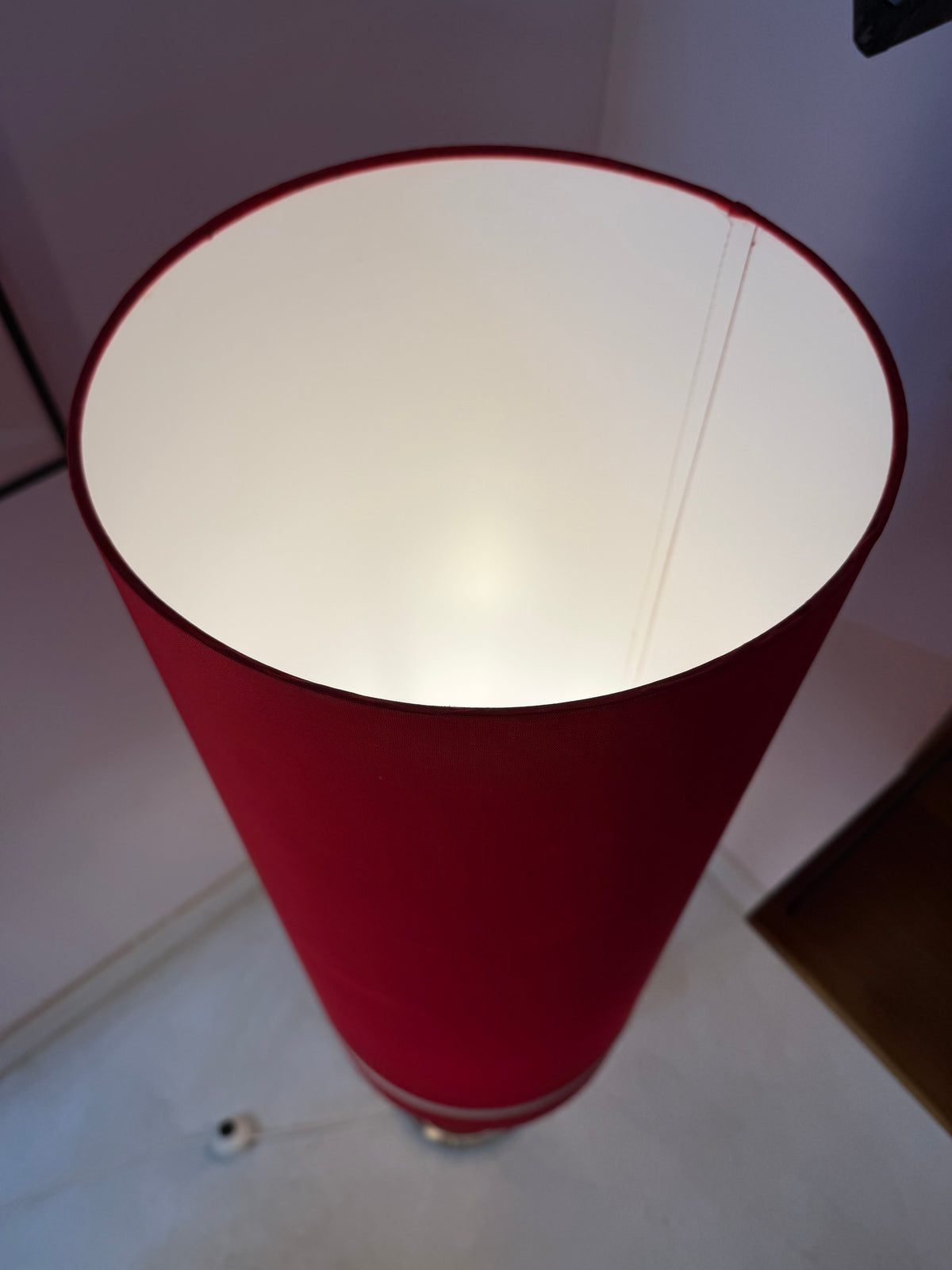 Stehlampe rot Glas Chrom von Fischer Leuchten