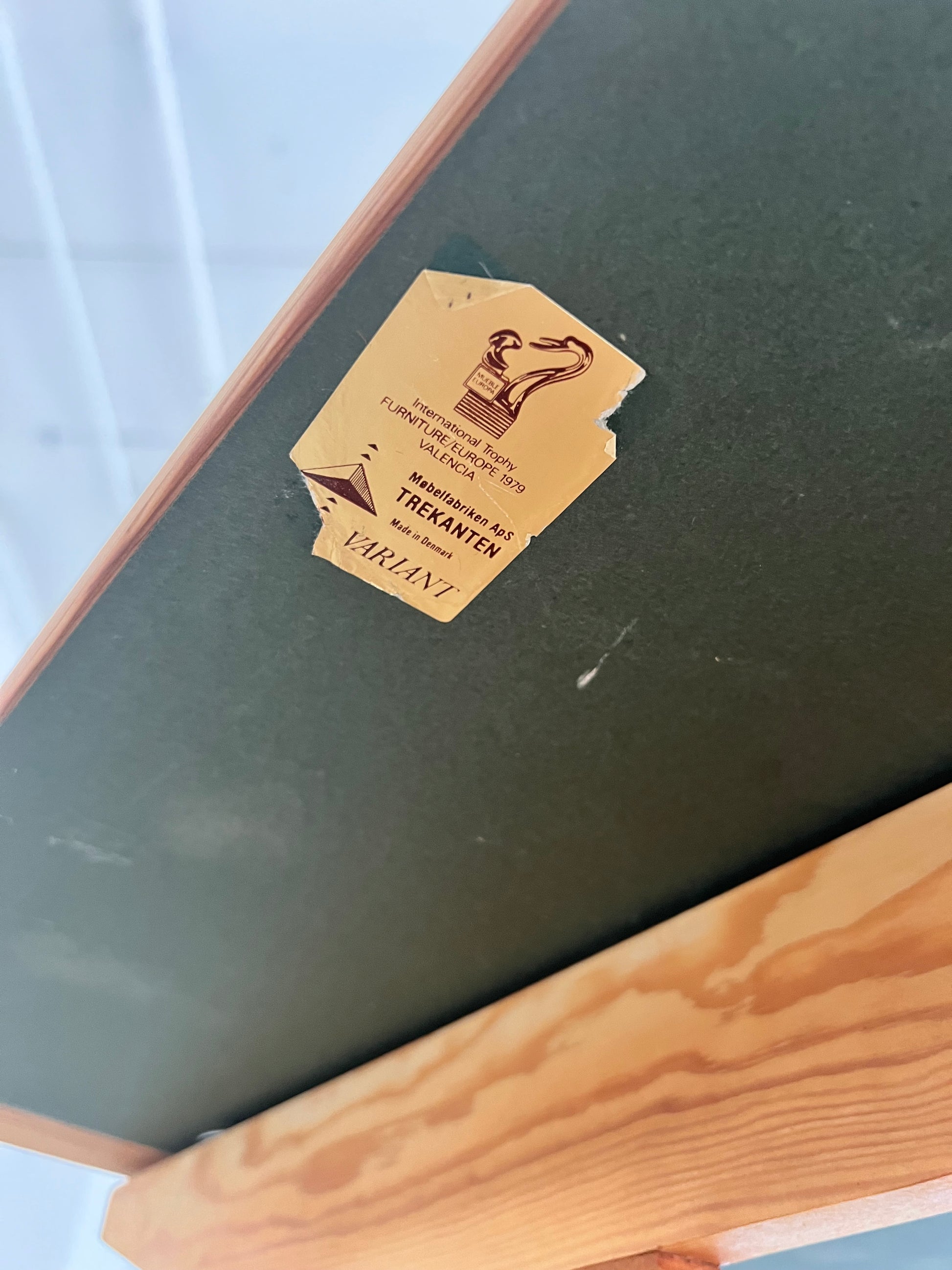 Höhenverstellbarer Schreibtisch / Zeichentisch Kiefer Vinyl von Trekanten