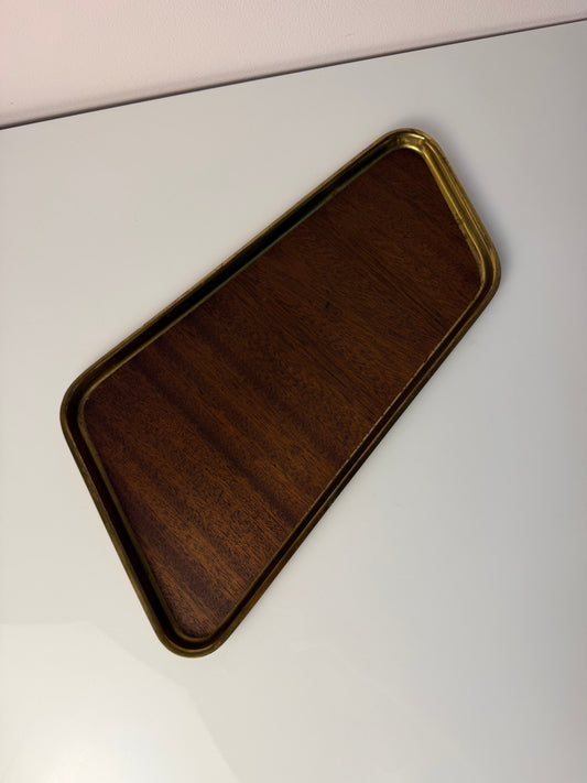Asymmetrisches Tablett Messing Teak Furnier aus Dänemark