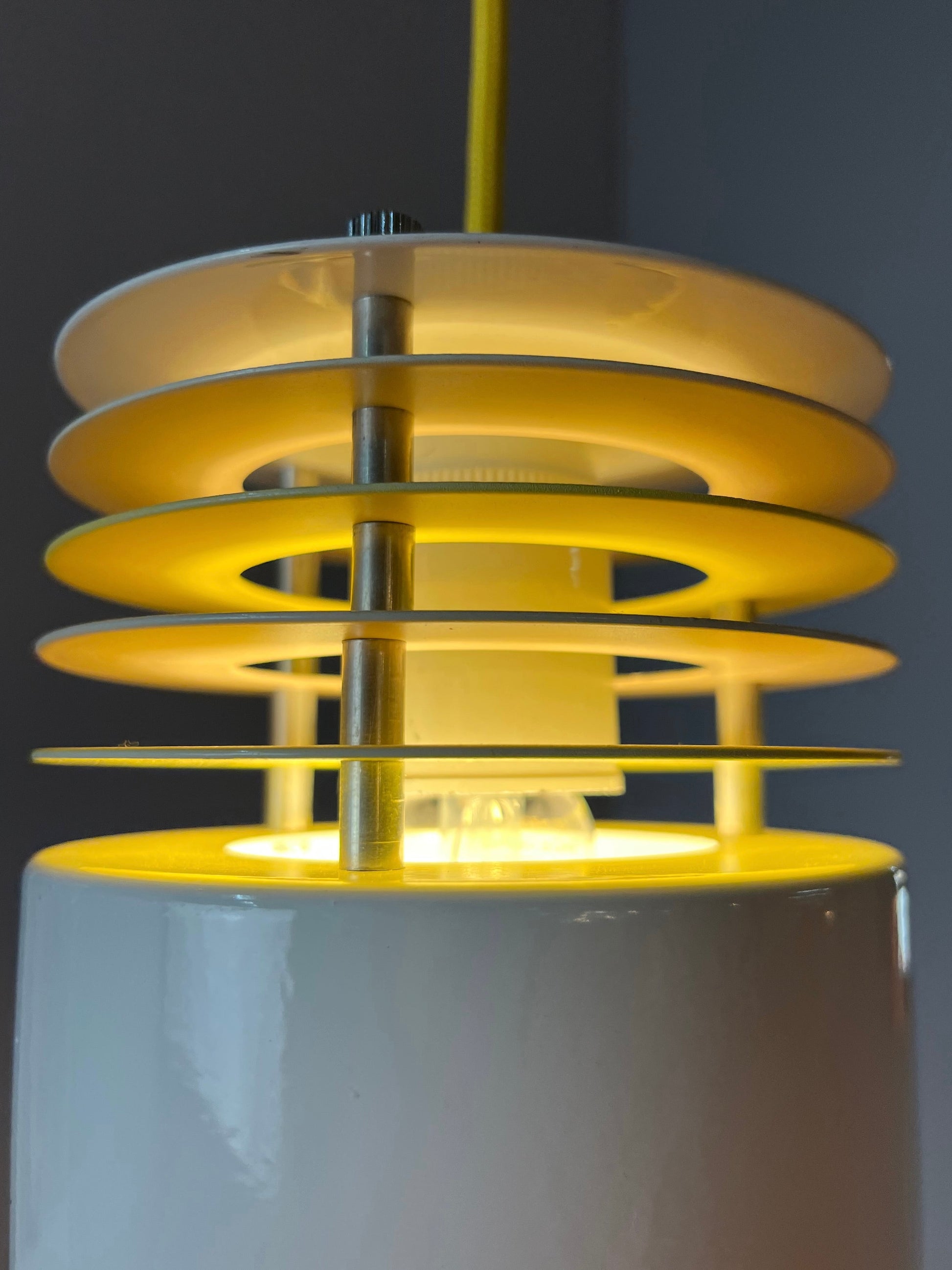 Hängelampe neu lackiert weiß gelb