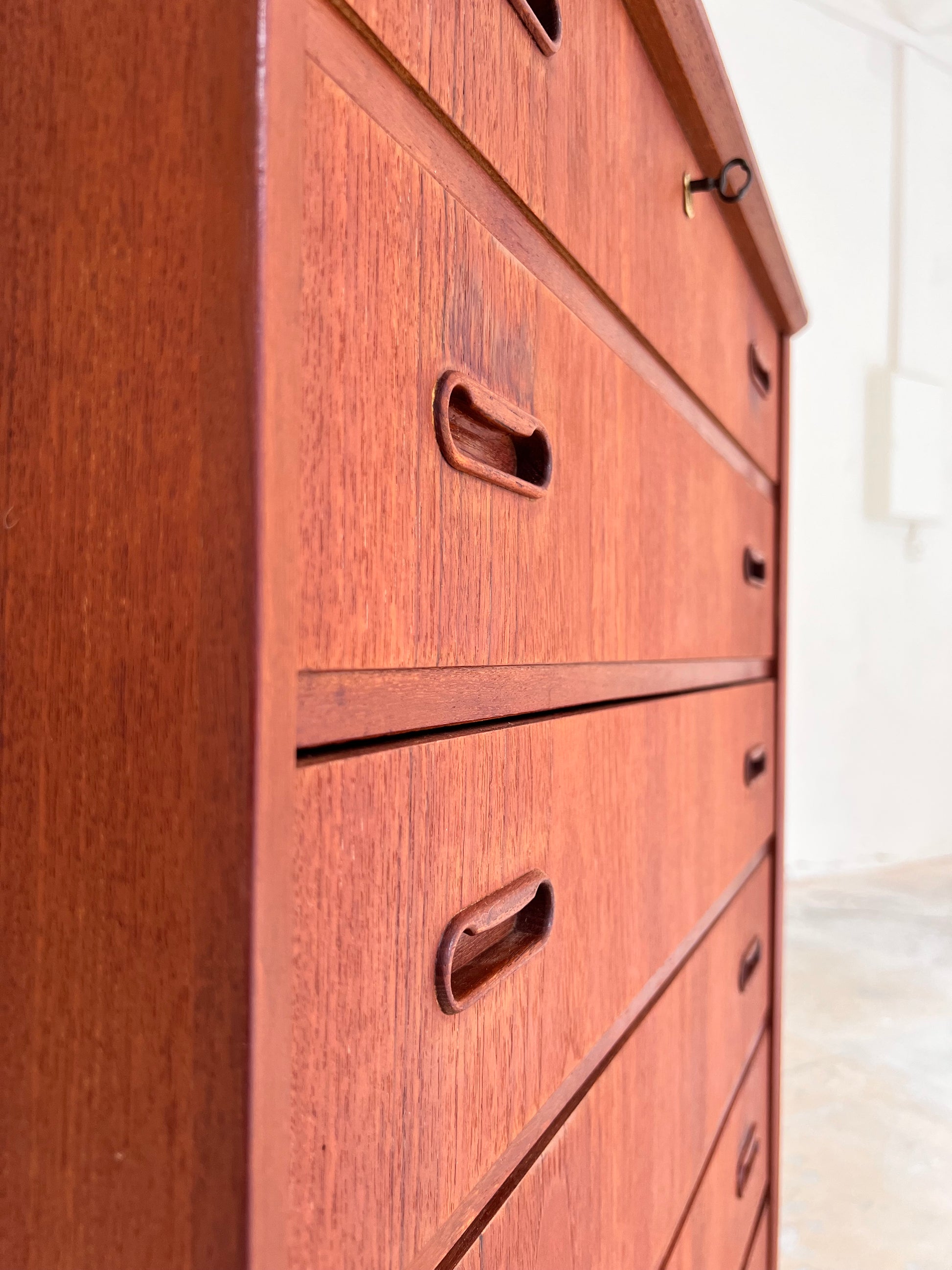 Kommode Teak mit Schloss aus Dänemark