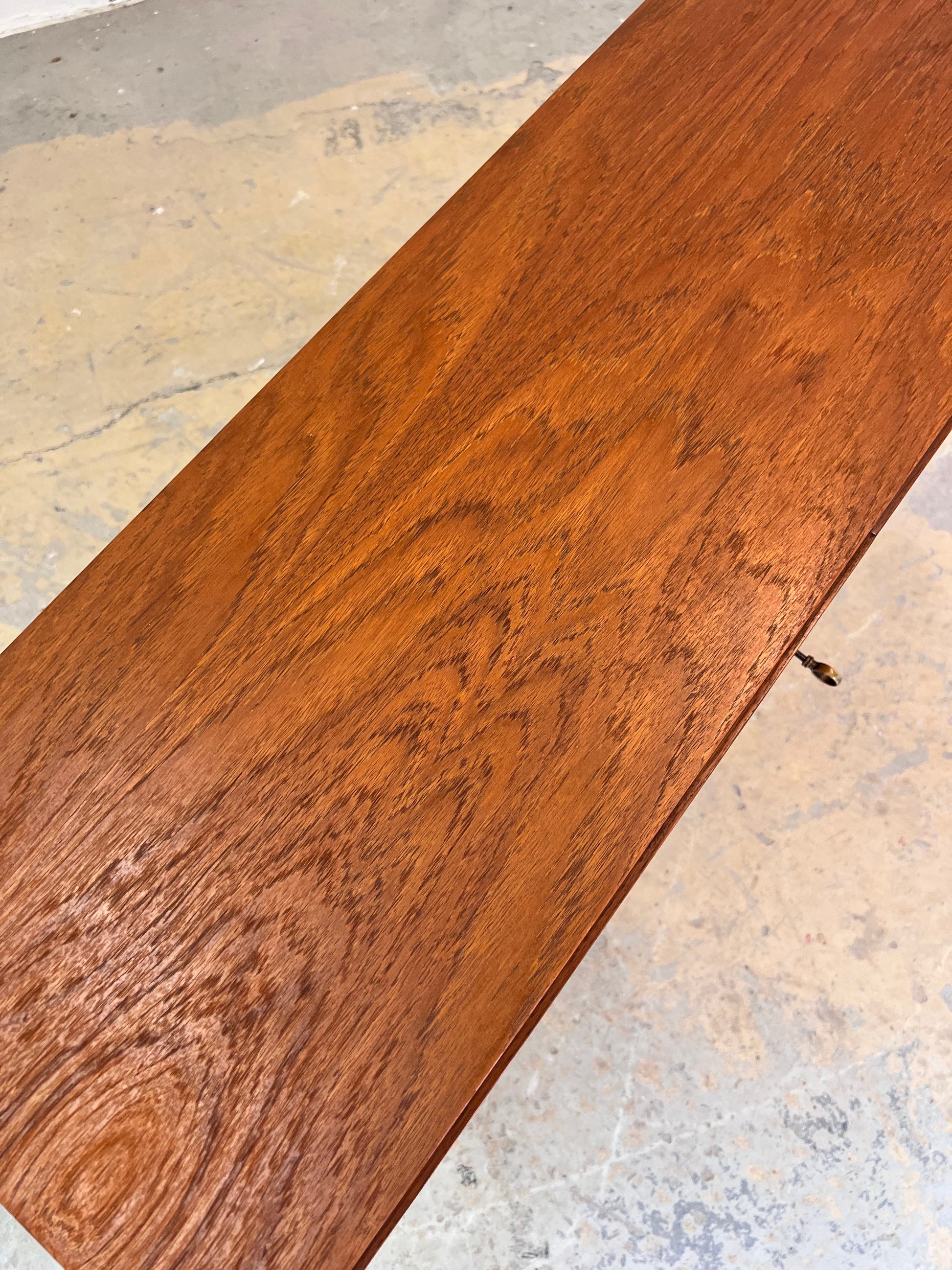 Schrank Teak auf Hairpinlegs