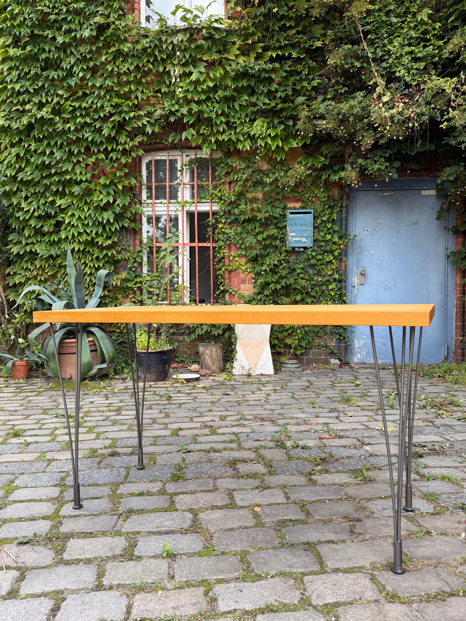 Klubtisch Typ 602/K Esche mit neuen Füßen von Hellerau