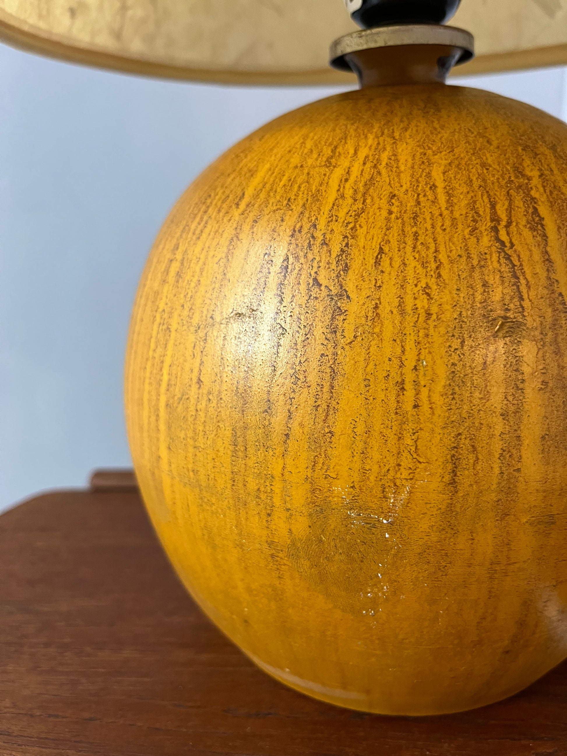 Kugeltischlampe Keramik mit Naturfaser Schirm