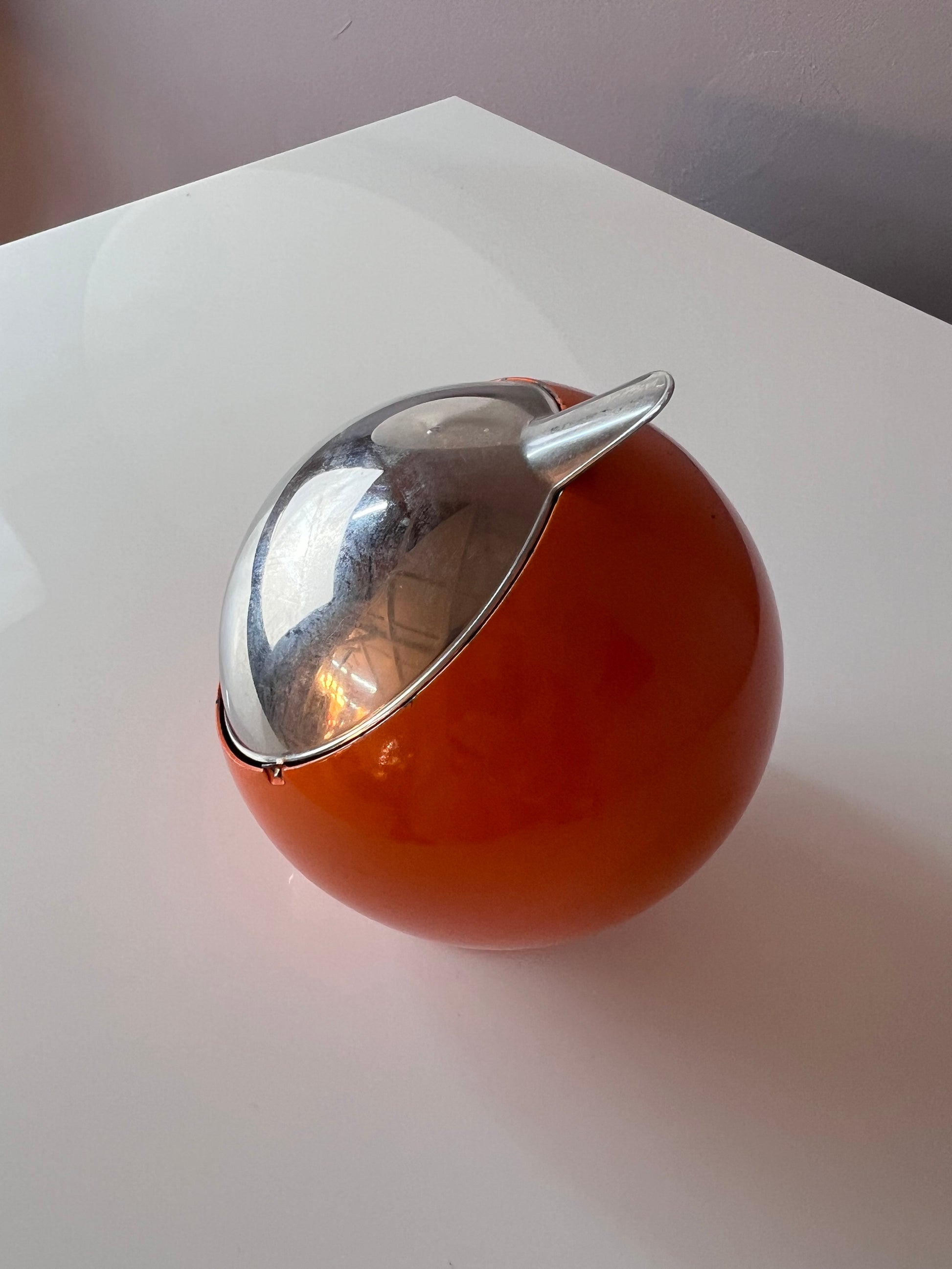Kugelaschenbecher orange Chrom von Quist