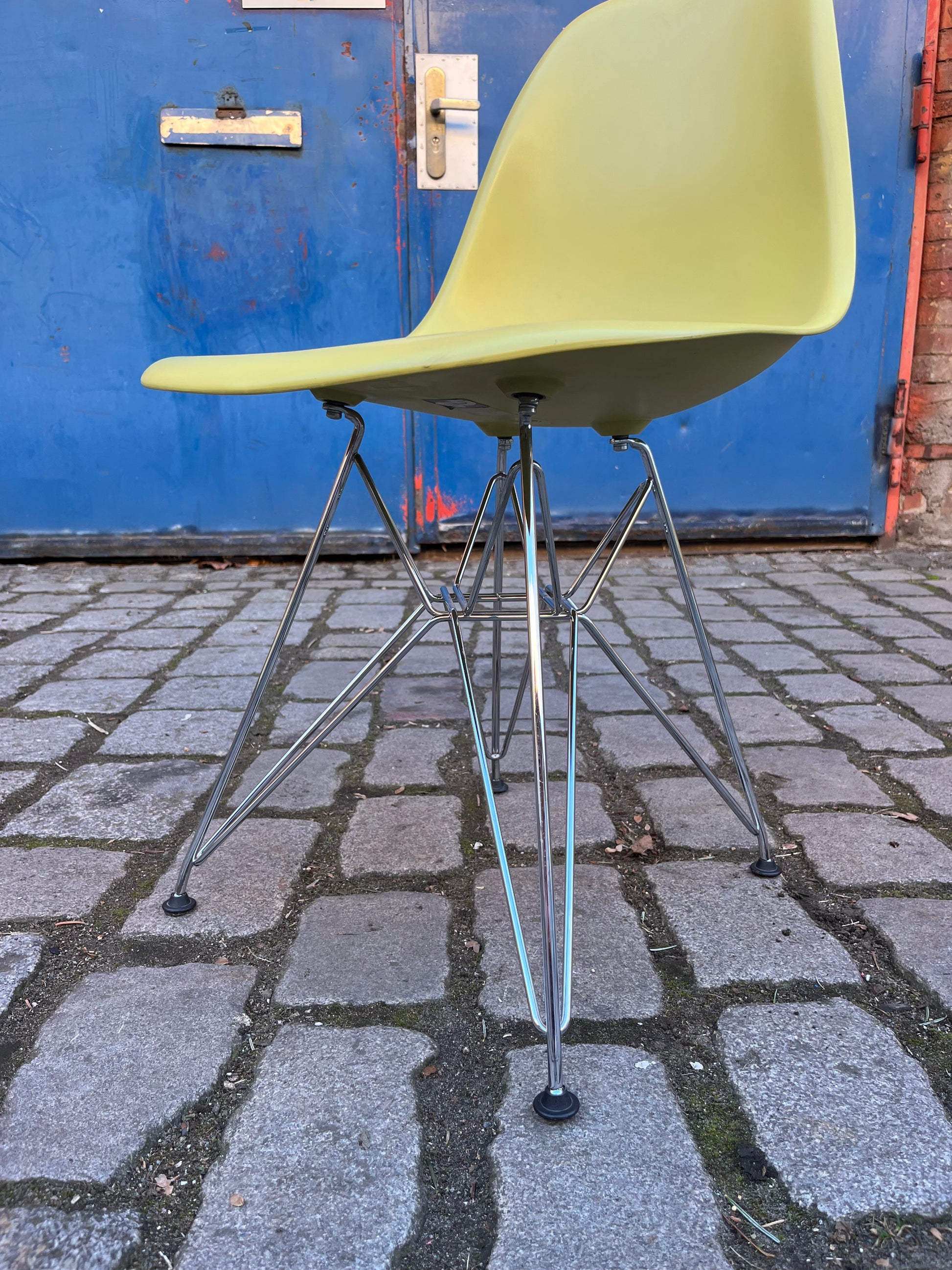 Plastic Side Chair DSR limettengrün Chrom von Ray & Charles Eames für Vitra