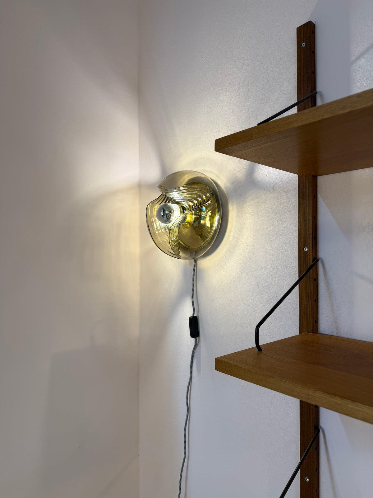 Kleine Wandlampe Futura Rauchglas Messing von Koch & Lowy für Peill & Putzler