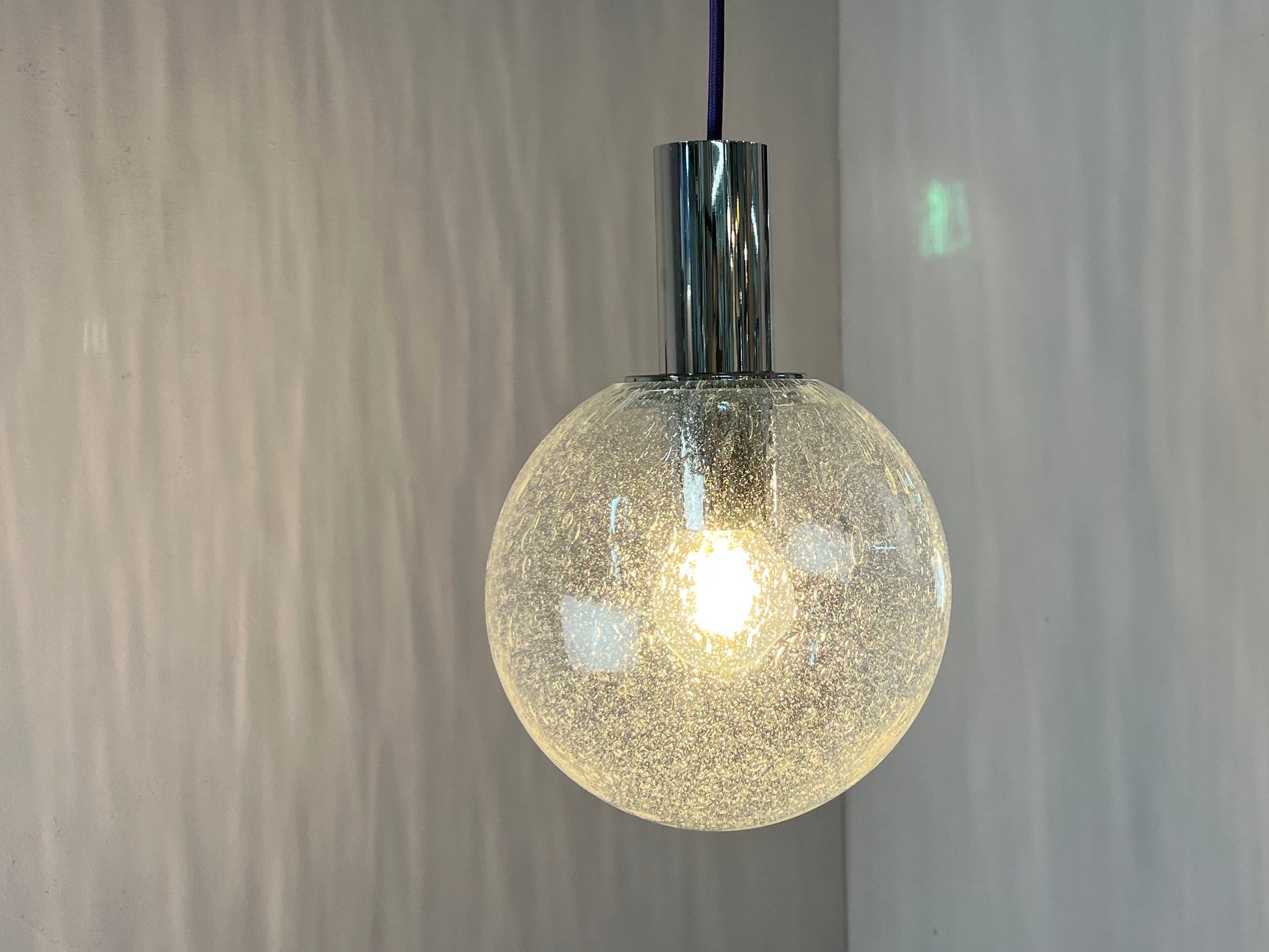 Hängelampe Größe S Einschlussglas Chrom von Doria