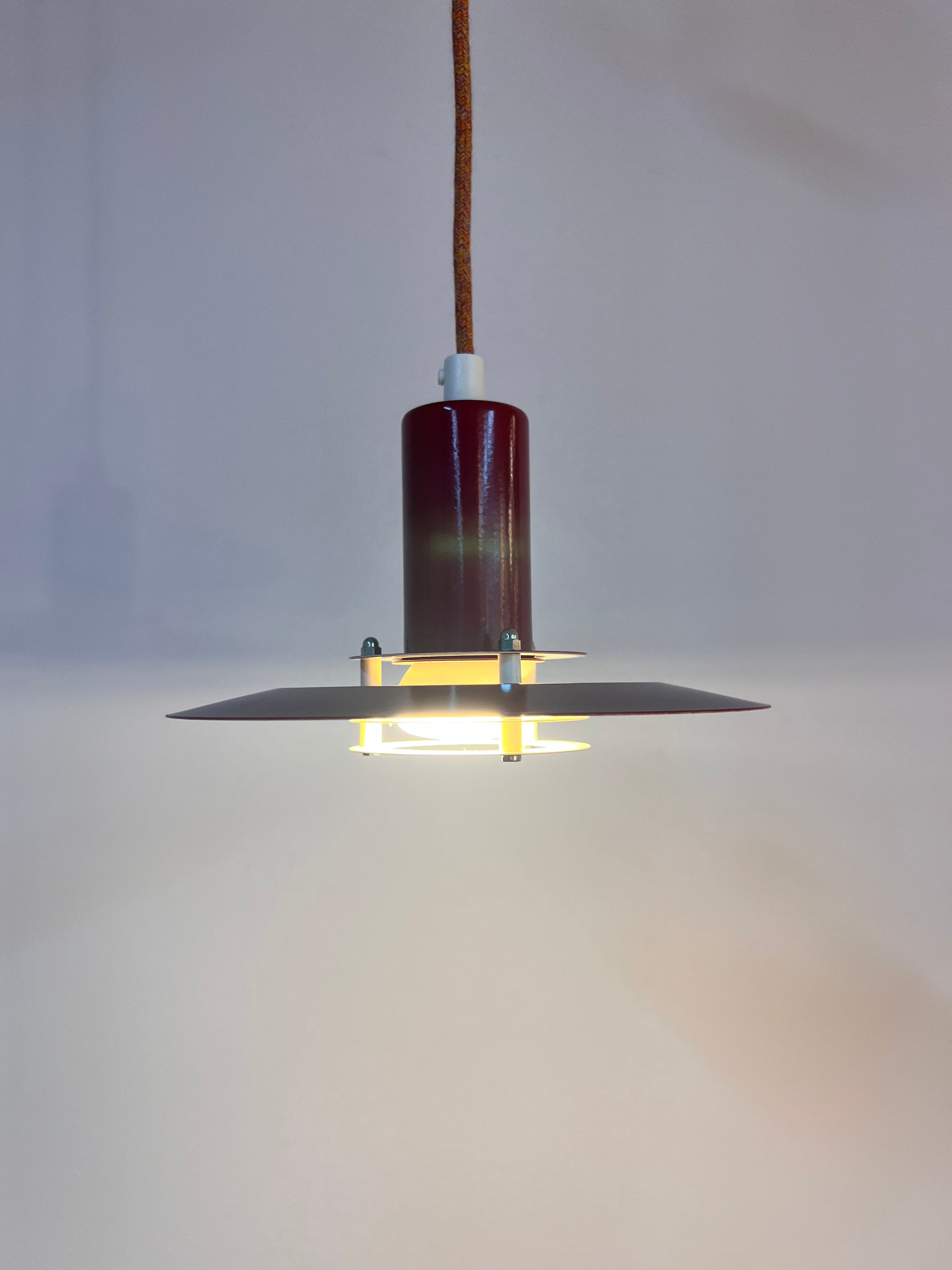 Lamellenlampe Typ 4020 dunkelrot von LYFA