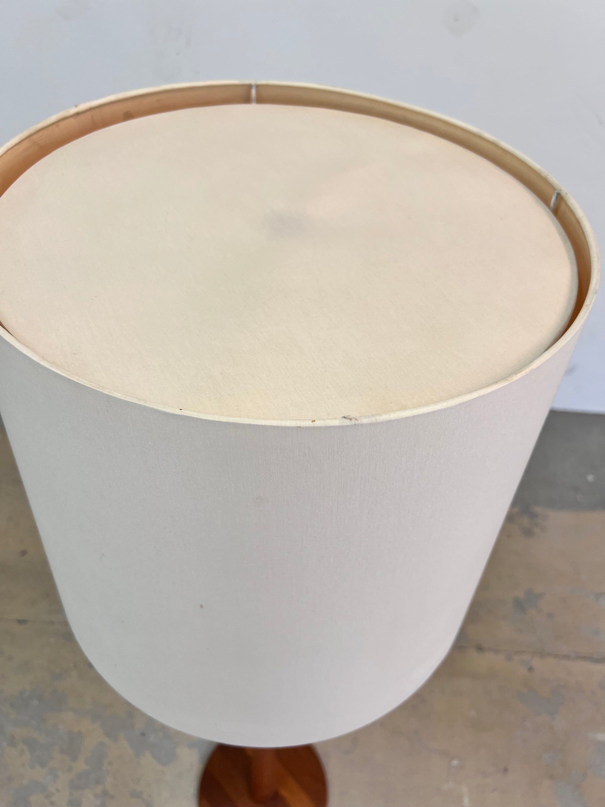 Stehlampe Teak mit Seidenschirm aus Dänemark