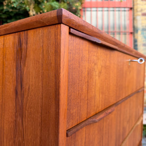 Tallboy Kommode Teak mit Schloss aus Dänemark