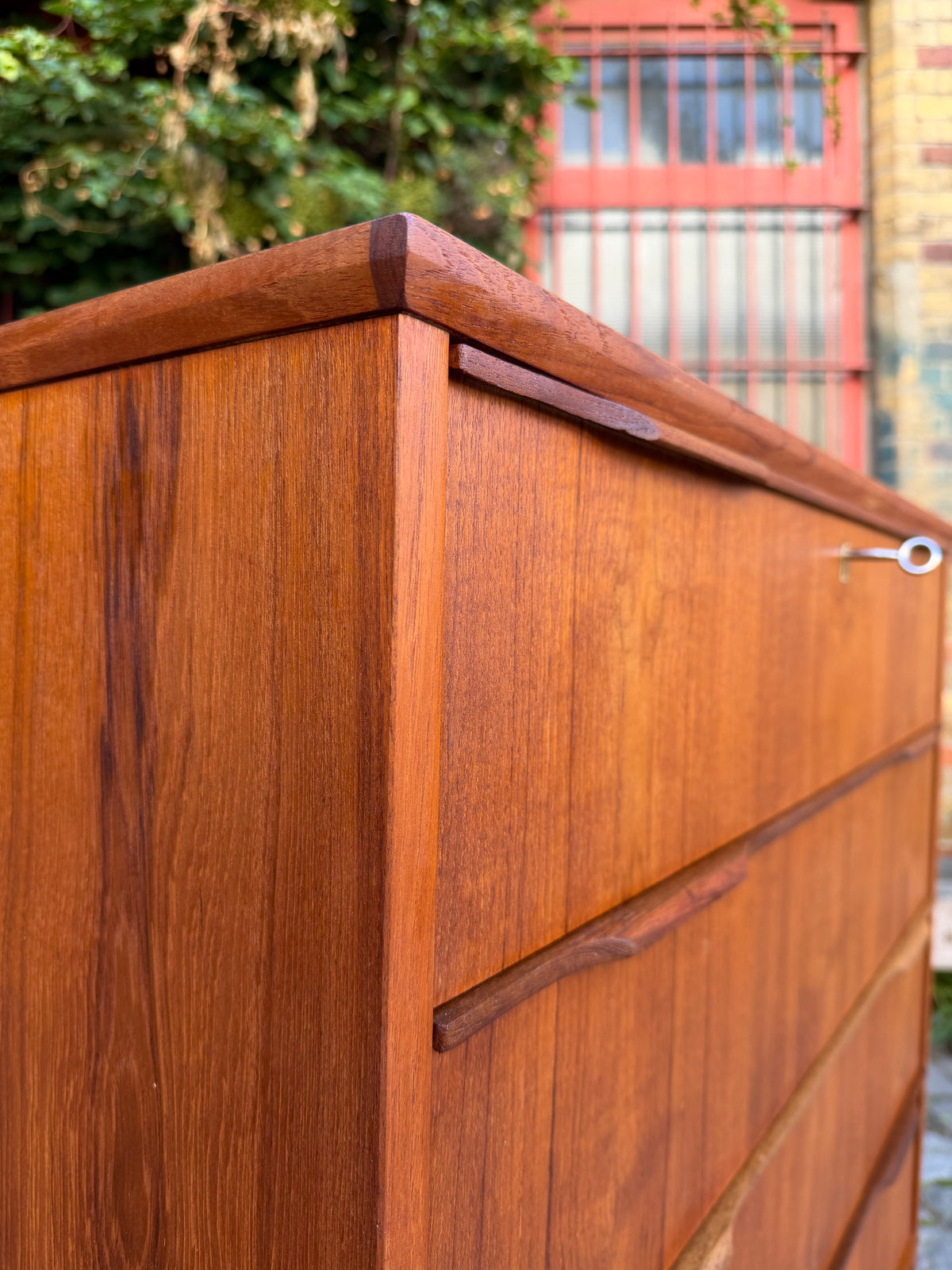 Tallboy Kommode Teak mit Schloss aus Dänemark