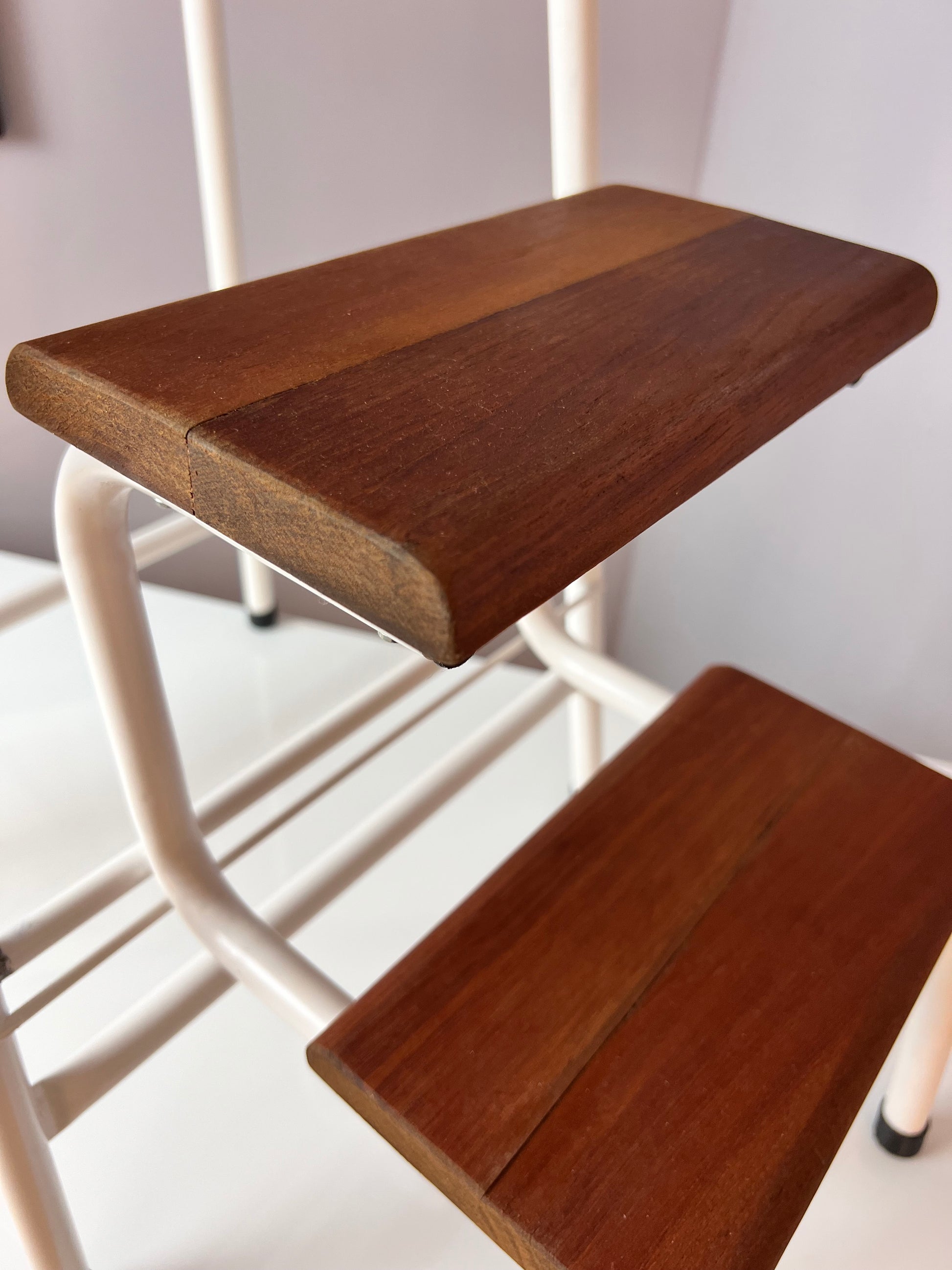 Tritthocker weiß Teak mit Klappleiter