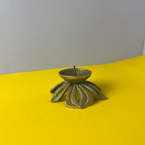 Kerzenständer Messing in Blütenform