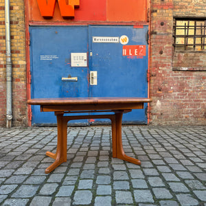 Ausziehbarer Esstisch Teak mit integriertem Fach für Platten