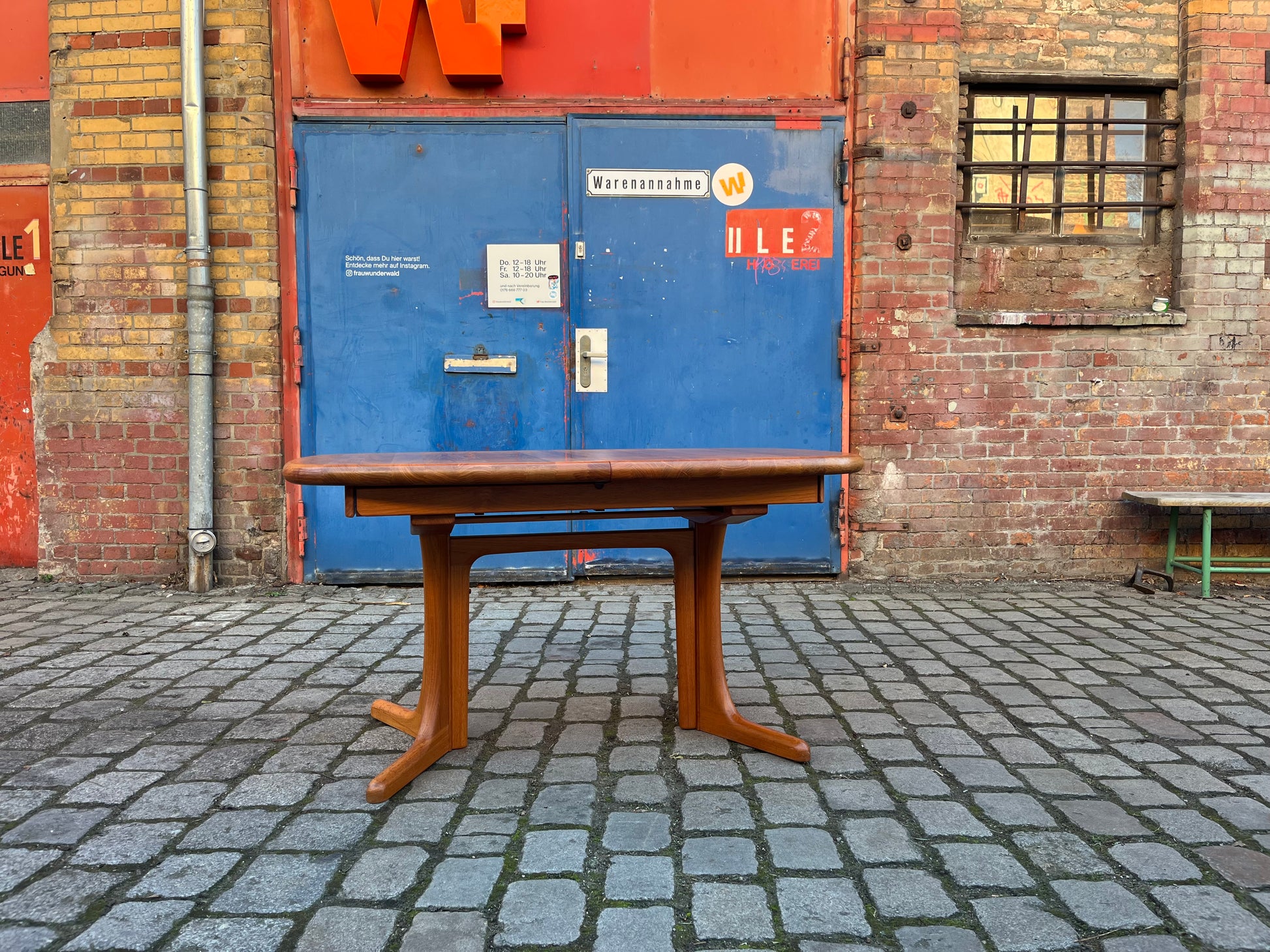 Ausziehbarer Esstisch Teak mit integriertem Fach für Platten