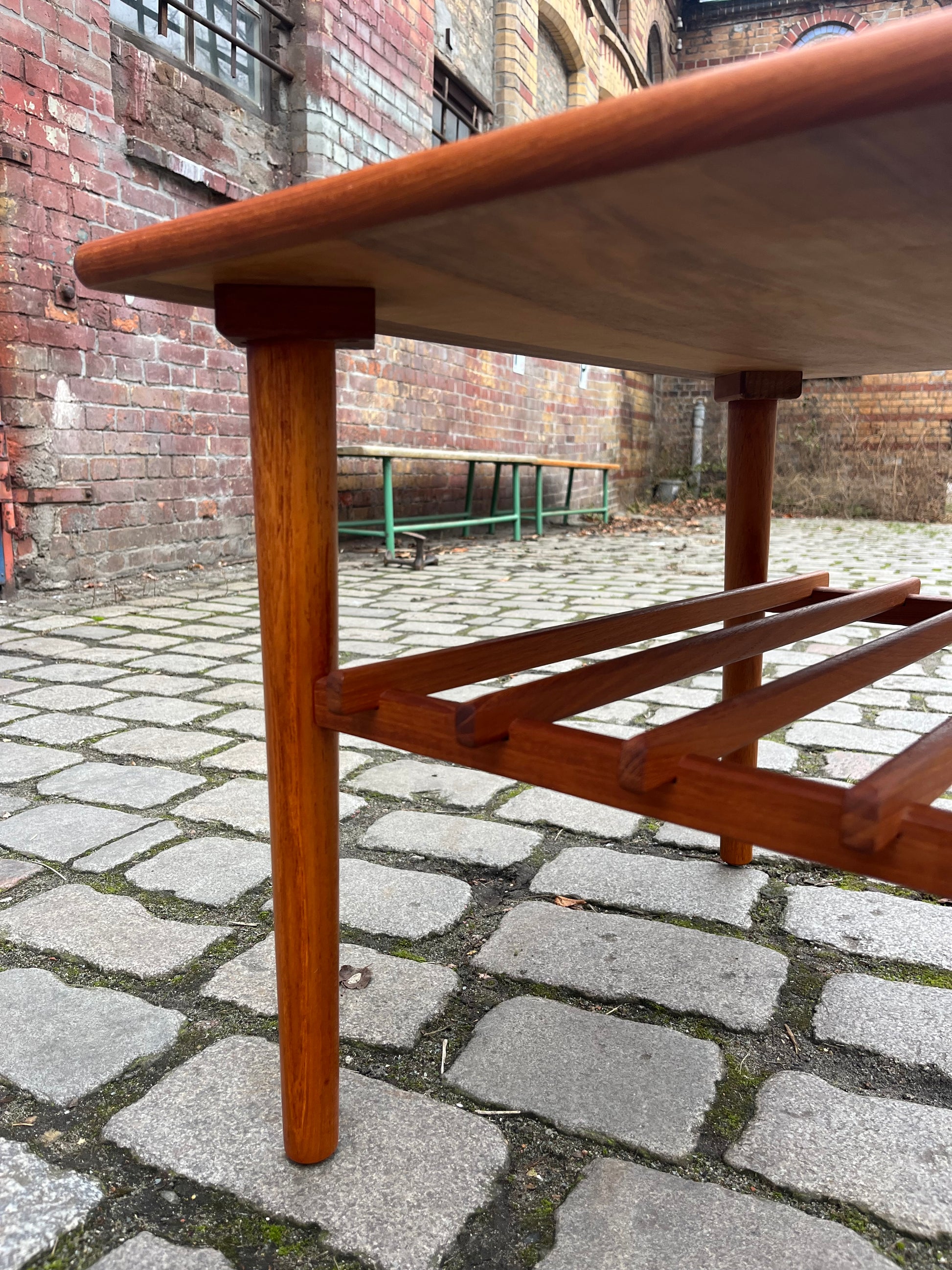 Couchtisch Teak mit Ablage aus Dänemark