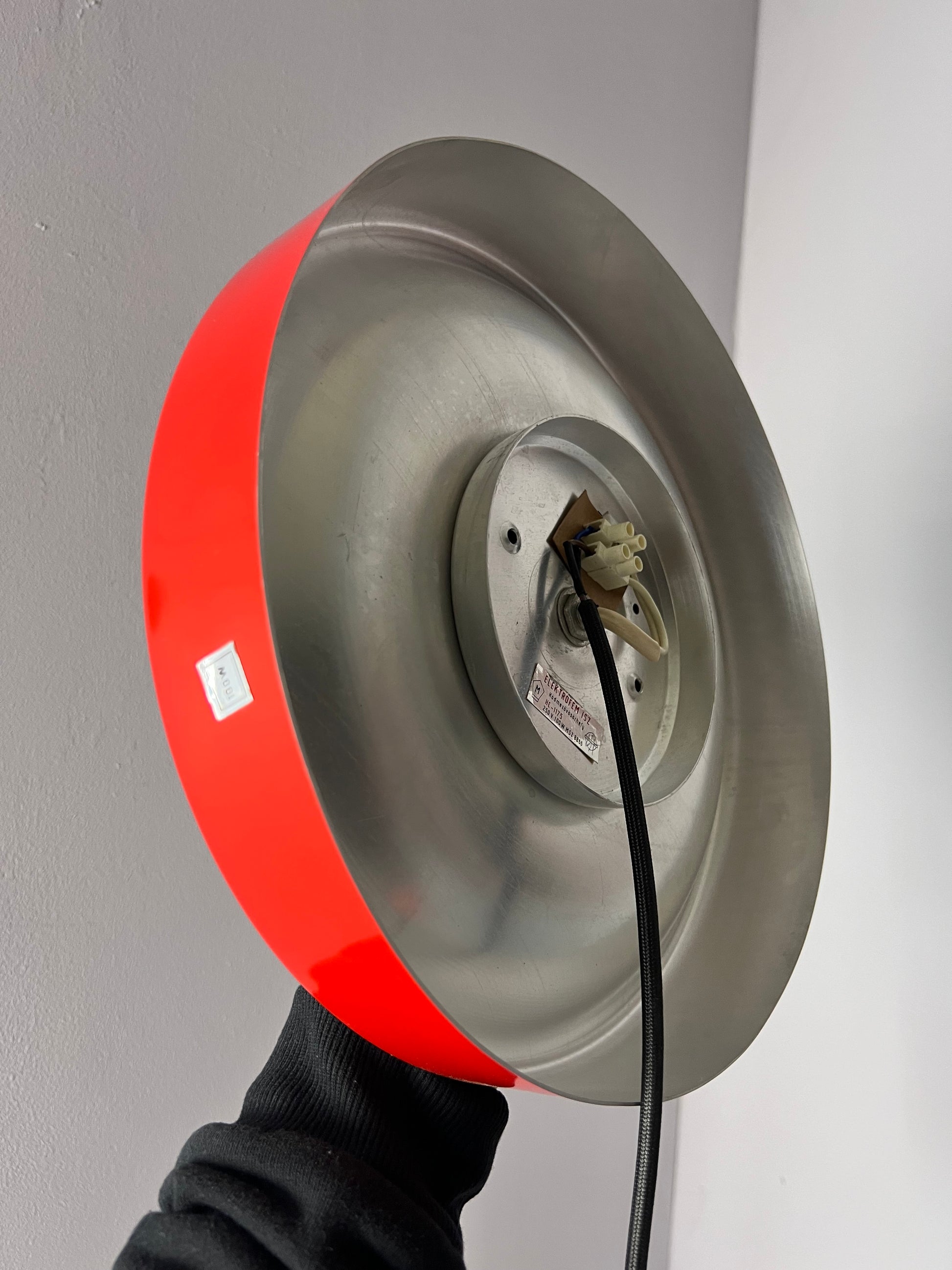 Decken-oder Wandlampe rot mit Sprirale von Elektromfem ISZ