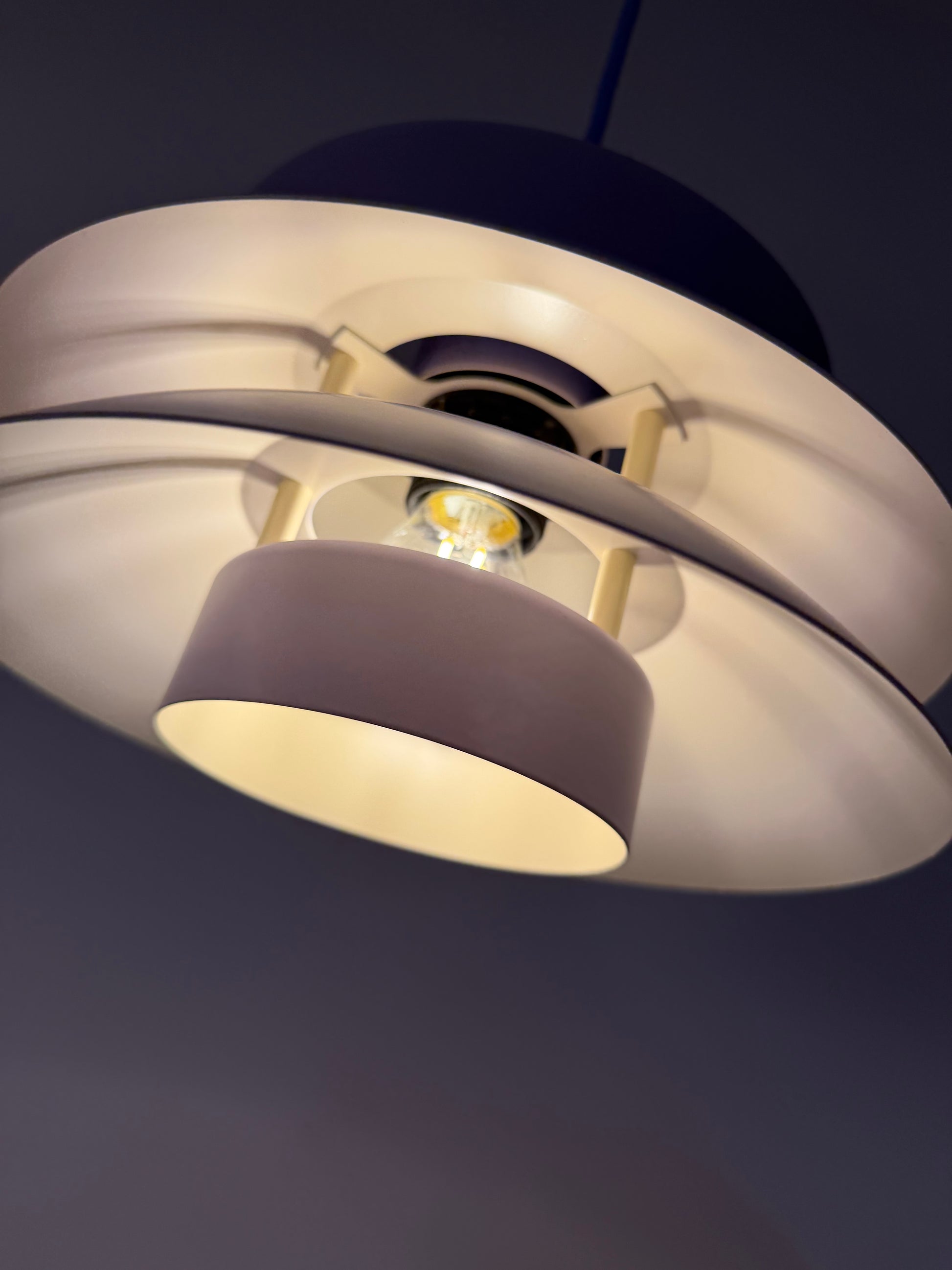 Lamellenlampe Typ 776 flieder von Horn