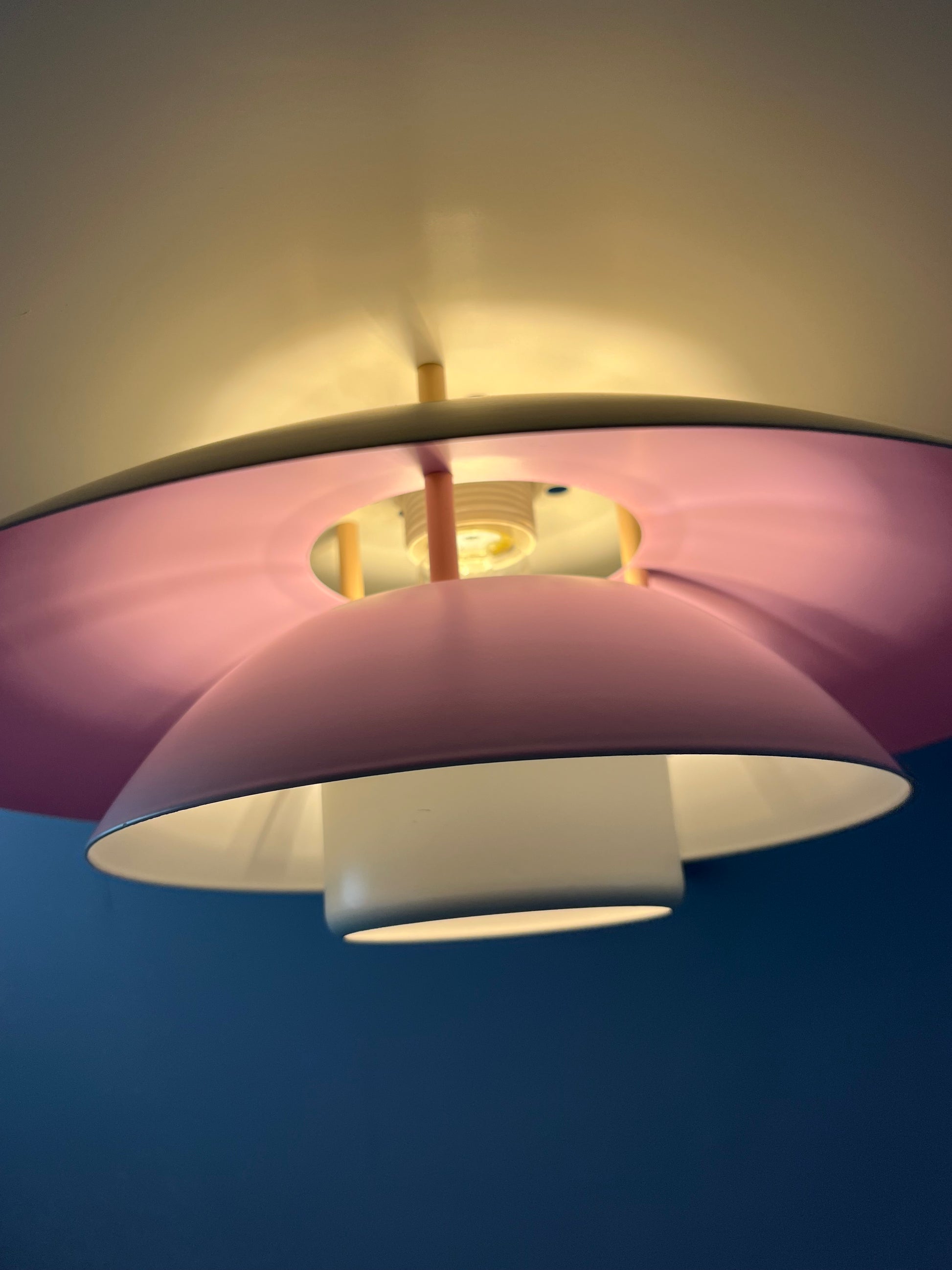 Lamellenlampe weiß lila von Formlight