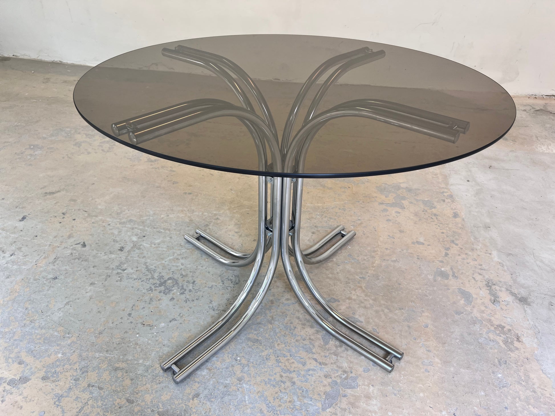 Runder Esstisch getöntes Glas & Chrom