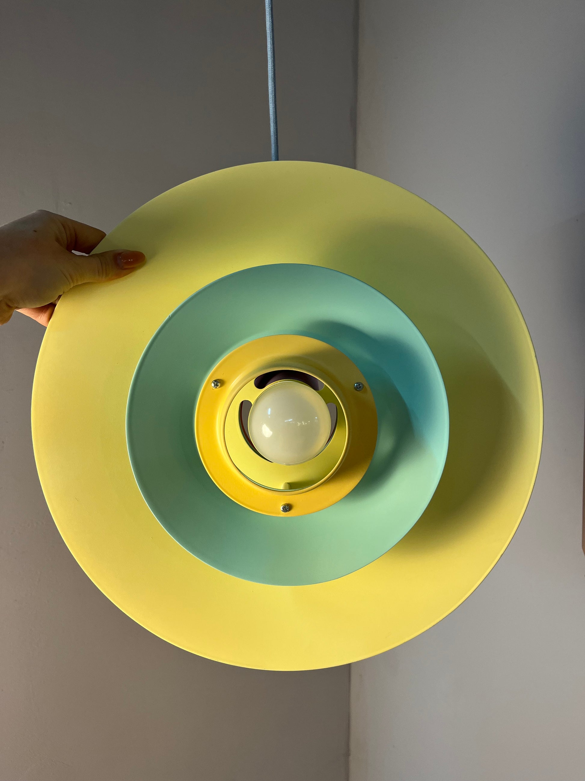 Lamellenlampe neu lackiert flieder gelb mint aus Dänemark