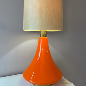 Bodenlampe orange Glas mit leuchtendem Fuß