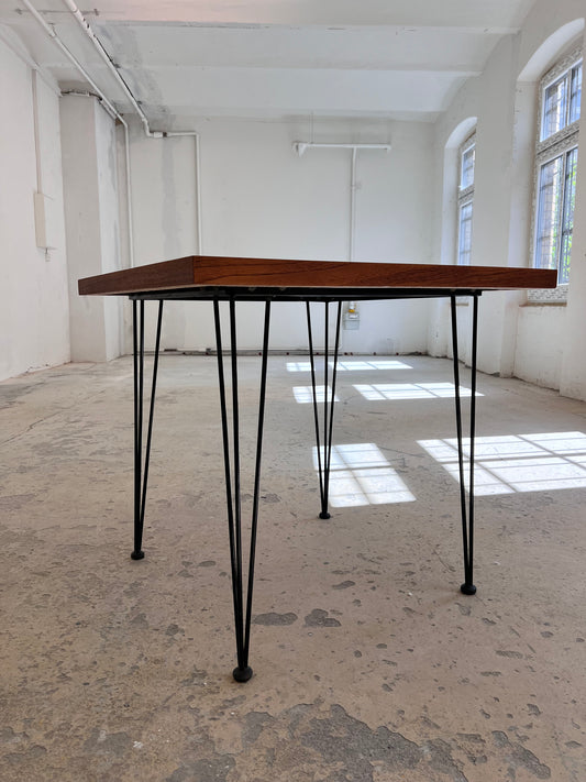 Quadratischer Esstisch Teak mit original Hairpinlegs