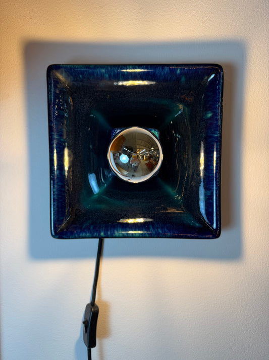 Quadratische Wandlampe blau Keramik von Hustadt Leuchten