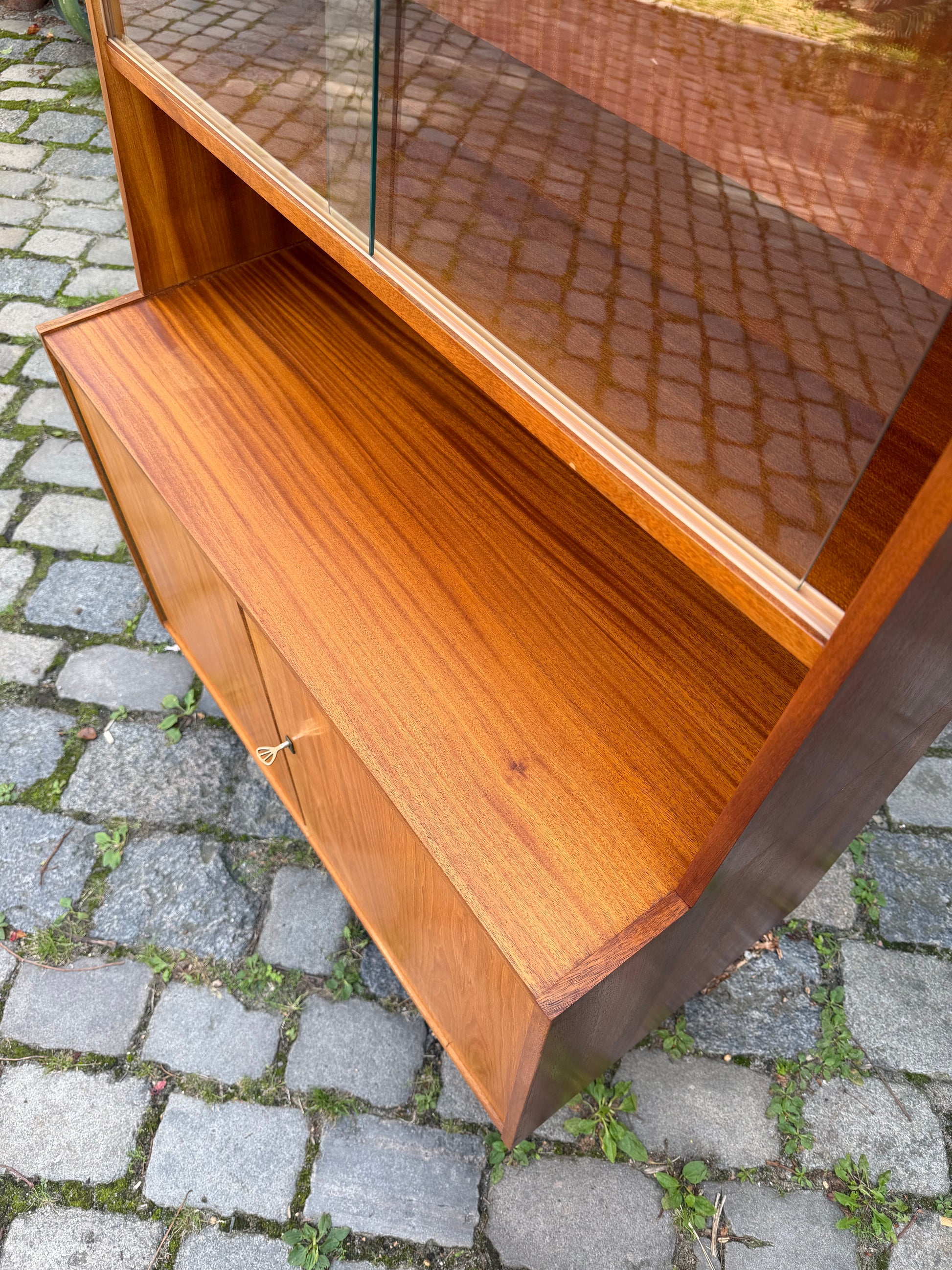 Aufsatzschrank mit Vitrine von VEB Möbelindustrie Halle