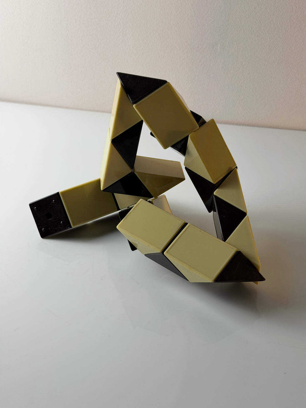 Original Rubik's Snake - Zauberschlange schwarz weiß