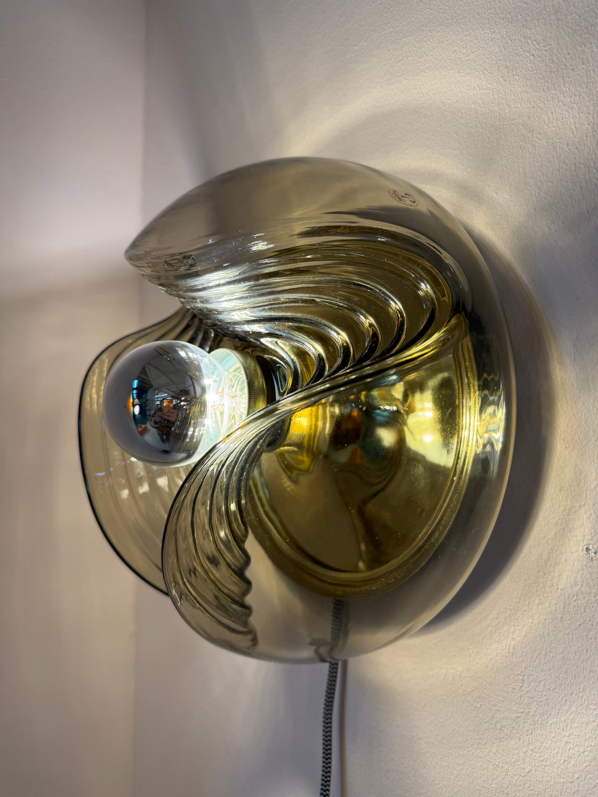 Kleine Wandlampe Futura Rauchglas Messing von Koch & Lowy für Peill & Putzler
