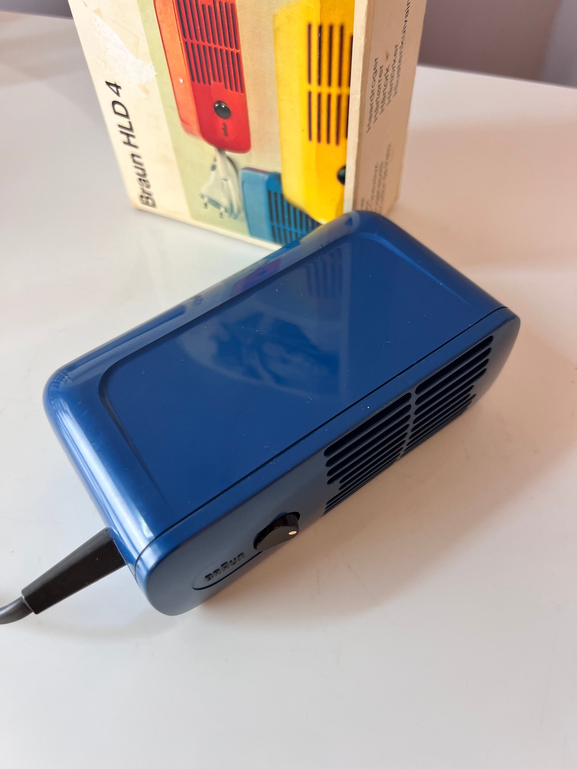 Reisefön HLD 4 blau von Dieter Rams für BRAUN