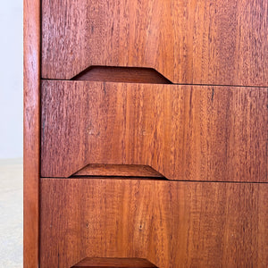 Kommode Teak mit eingelassenen Griffen aus Dänemark