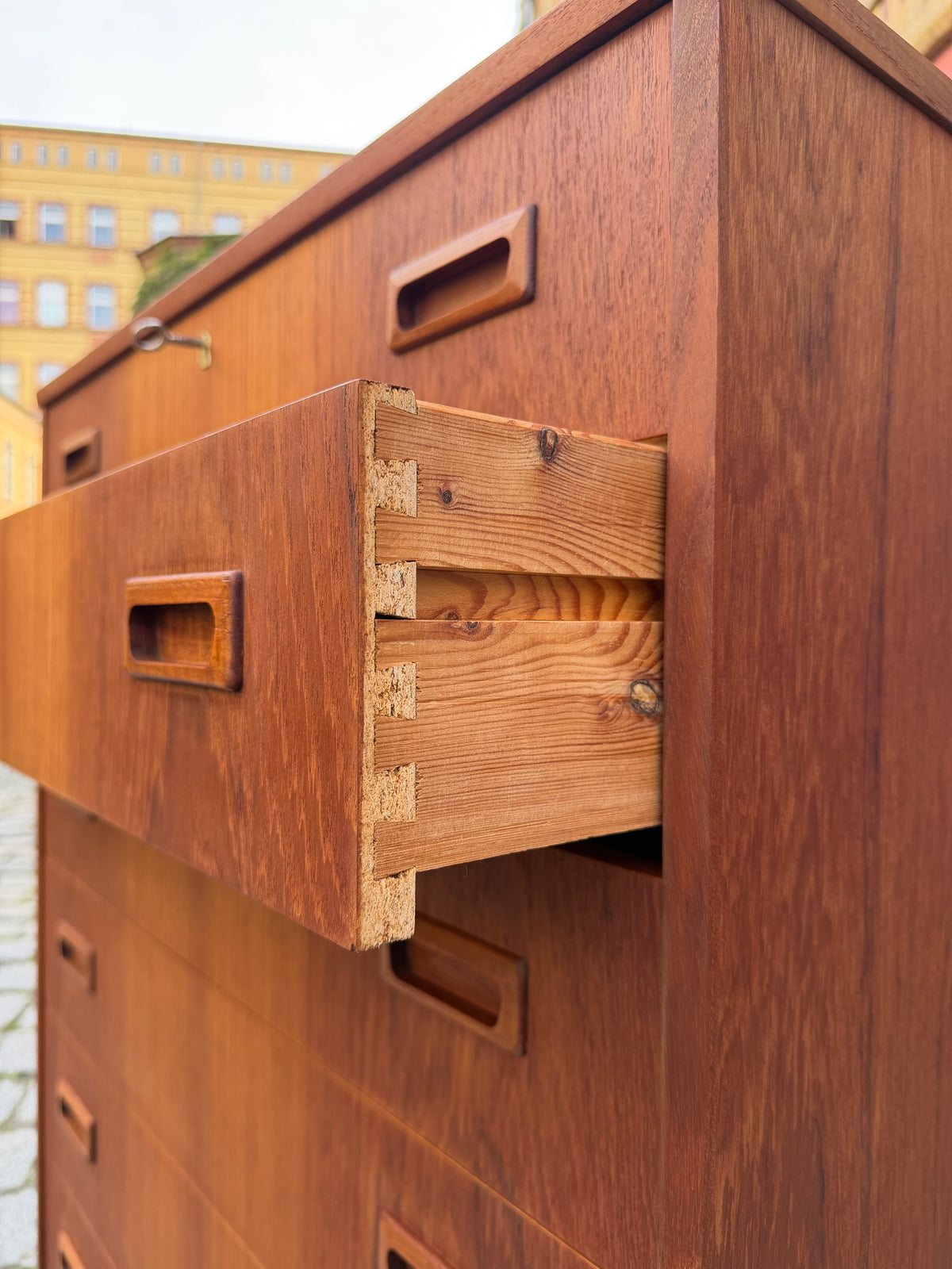 Kommode Teak mit Schloss aus Dänemark