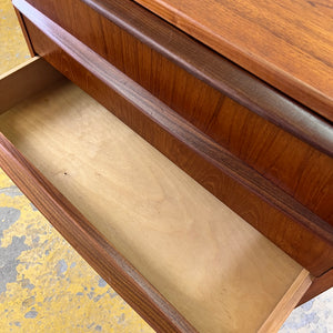 Kommode Teak mit geraden Griffen aus Dänemark