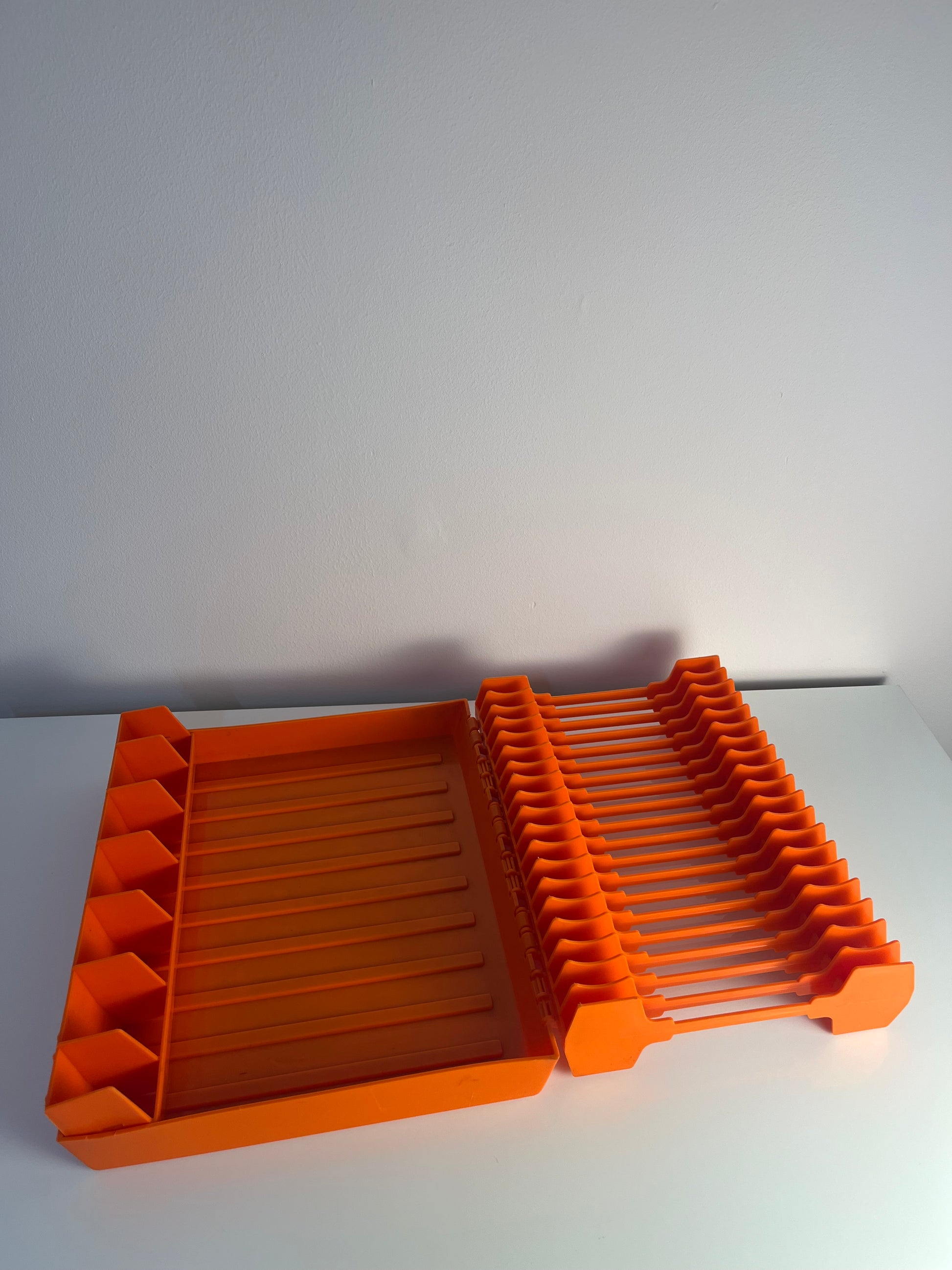 Aufklappbarer Geschirrabtropfer orange von Rhenanit