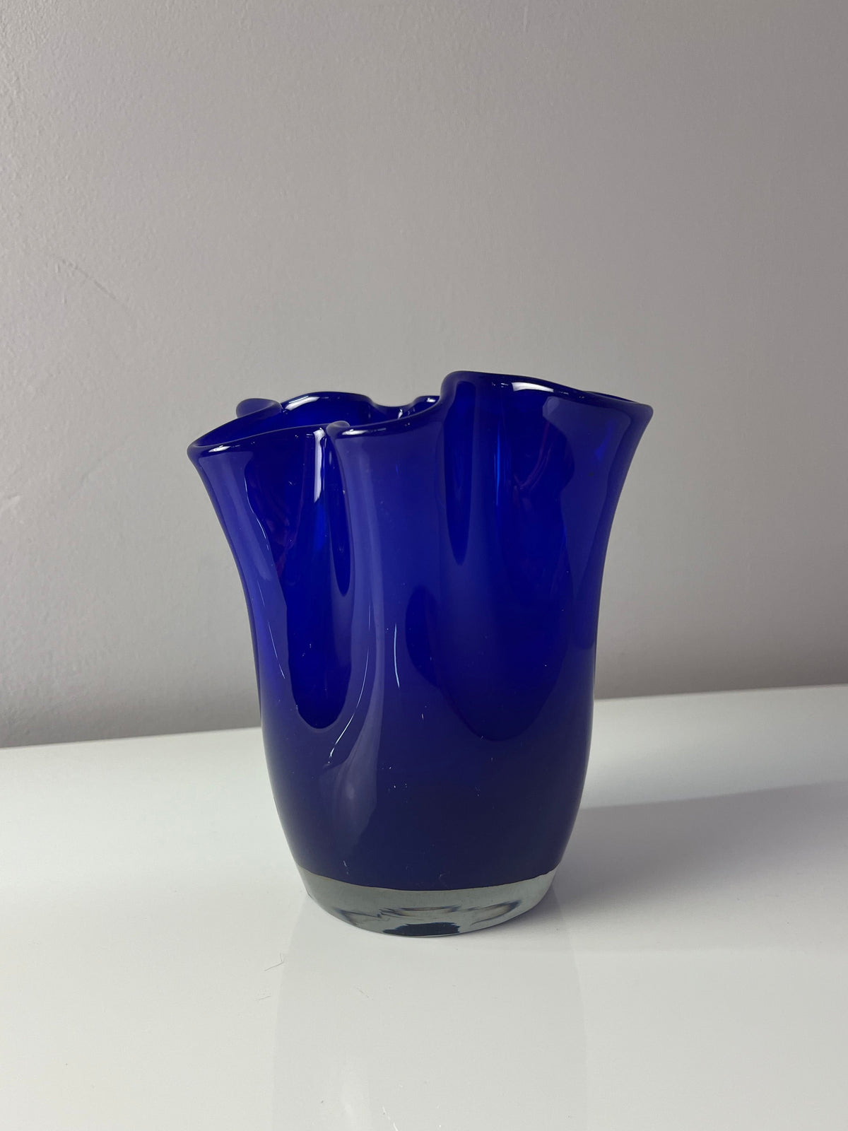Schmale Vase Fazoletto blau Glas – Frau Wunderwald