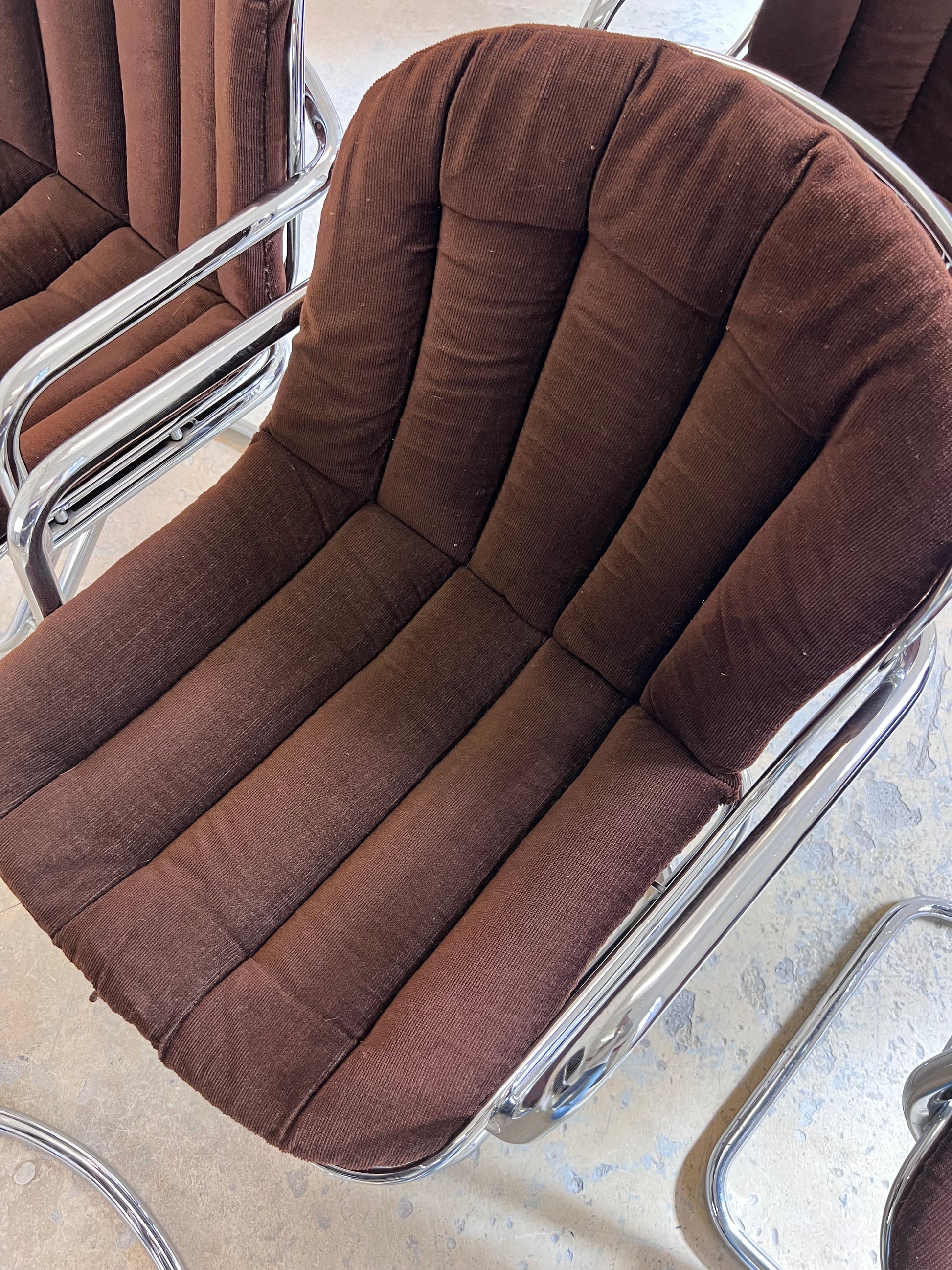 Freischwinger Chrom mit braunem Sitzkissen von Gastone Rinaldi für Rima