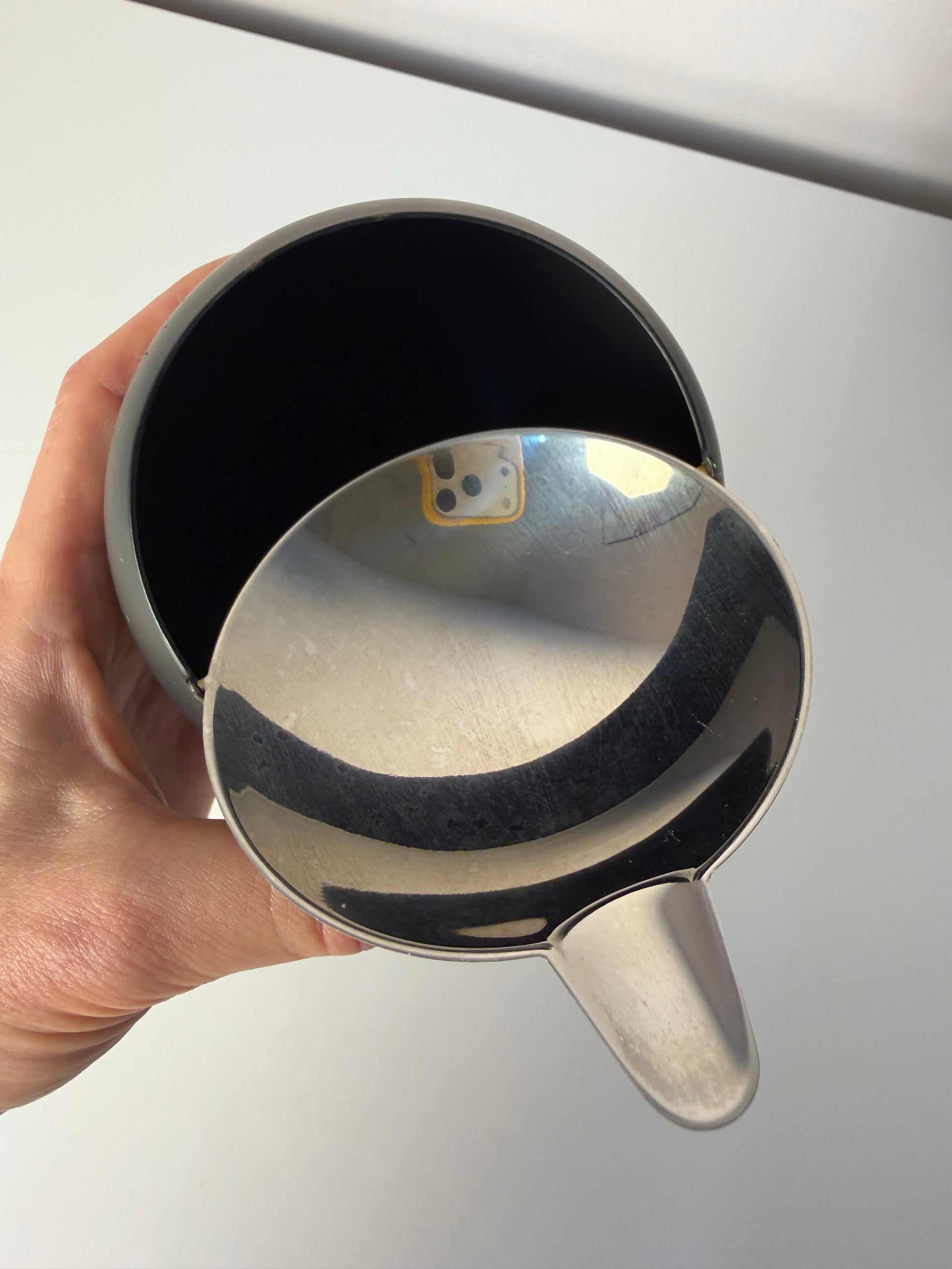 Kugelaschenbecher schwarz Chrom von Quist