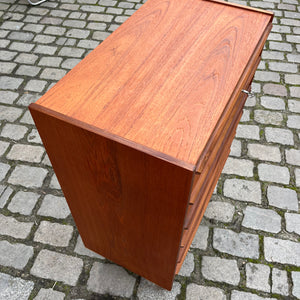 Kommode Teak mit Schloss & durchgängigen Griffen