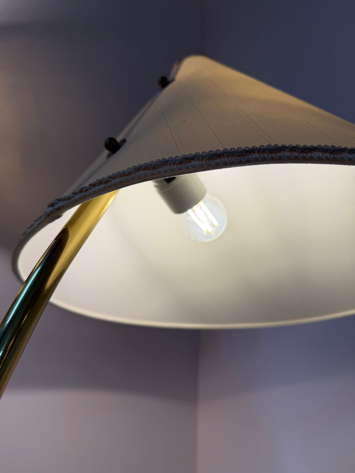 Stehlampe mit Marmorfuß & original Schirm von Rupert Nikoll