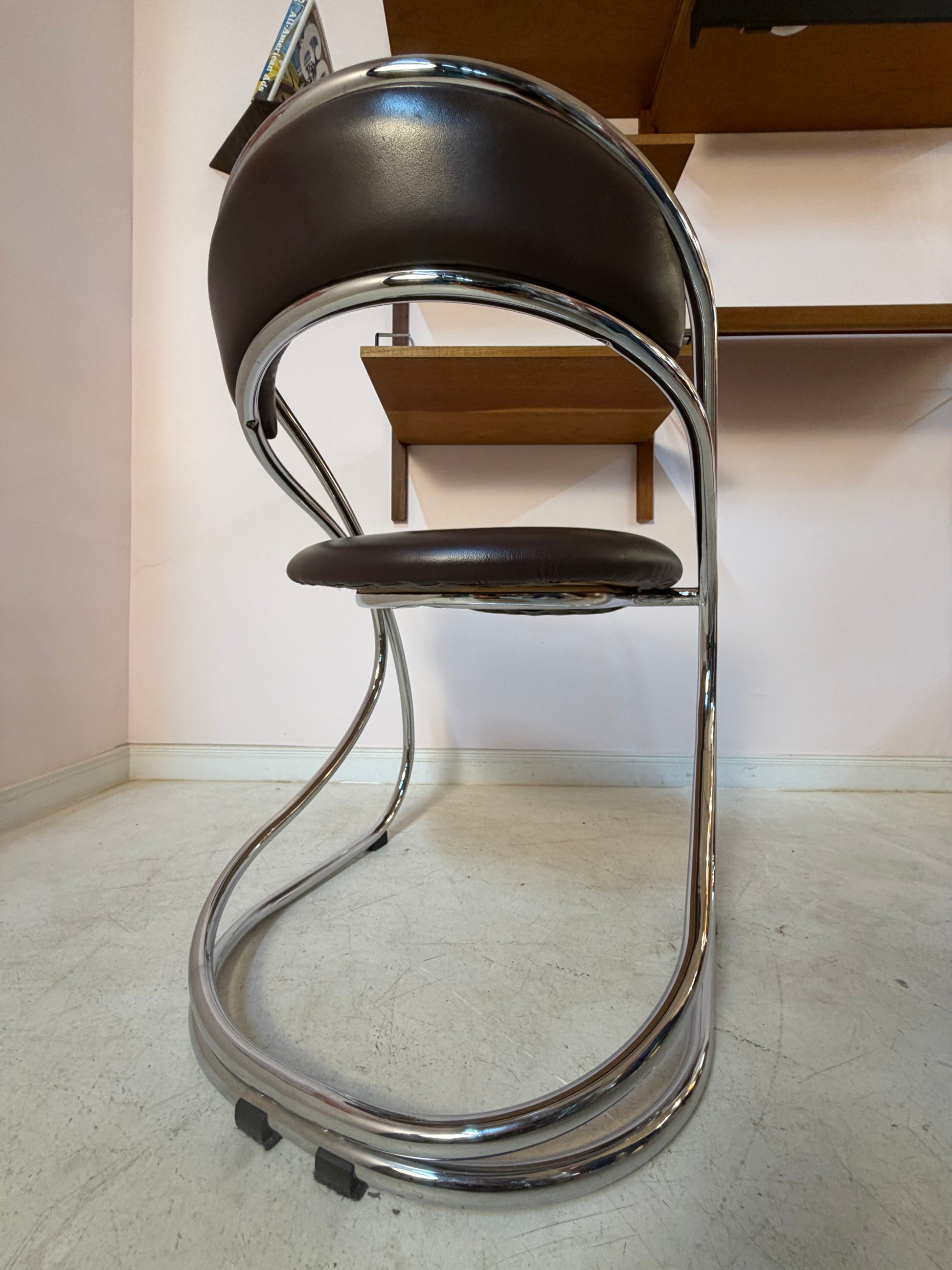 Freischwinger dunkelbraun Leder Chrom