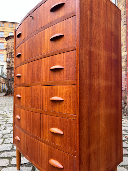 Halbrunde Kommode Teak mit Muschelgriffen aus Dänemark