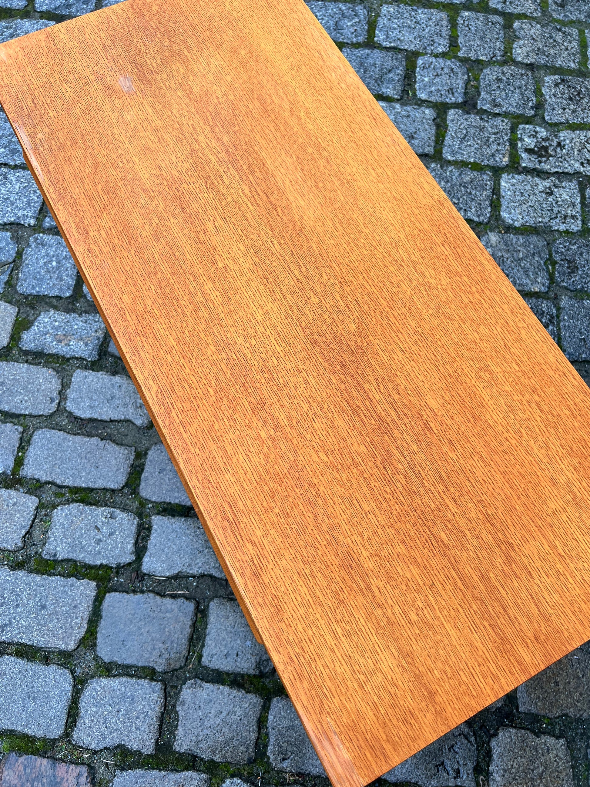 Kommode Eiche mit schwarzen Beinen
