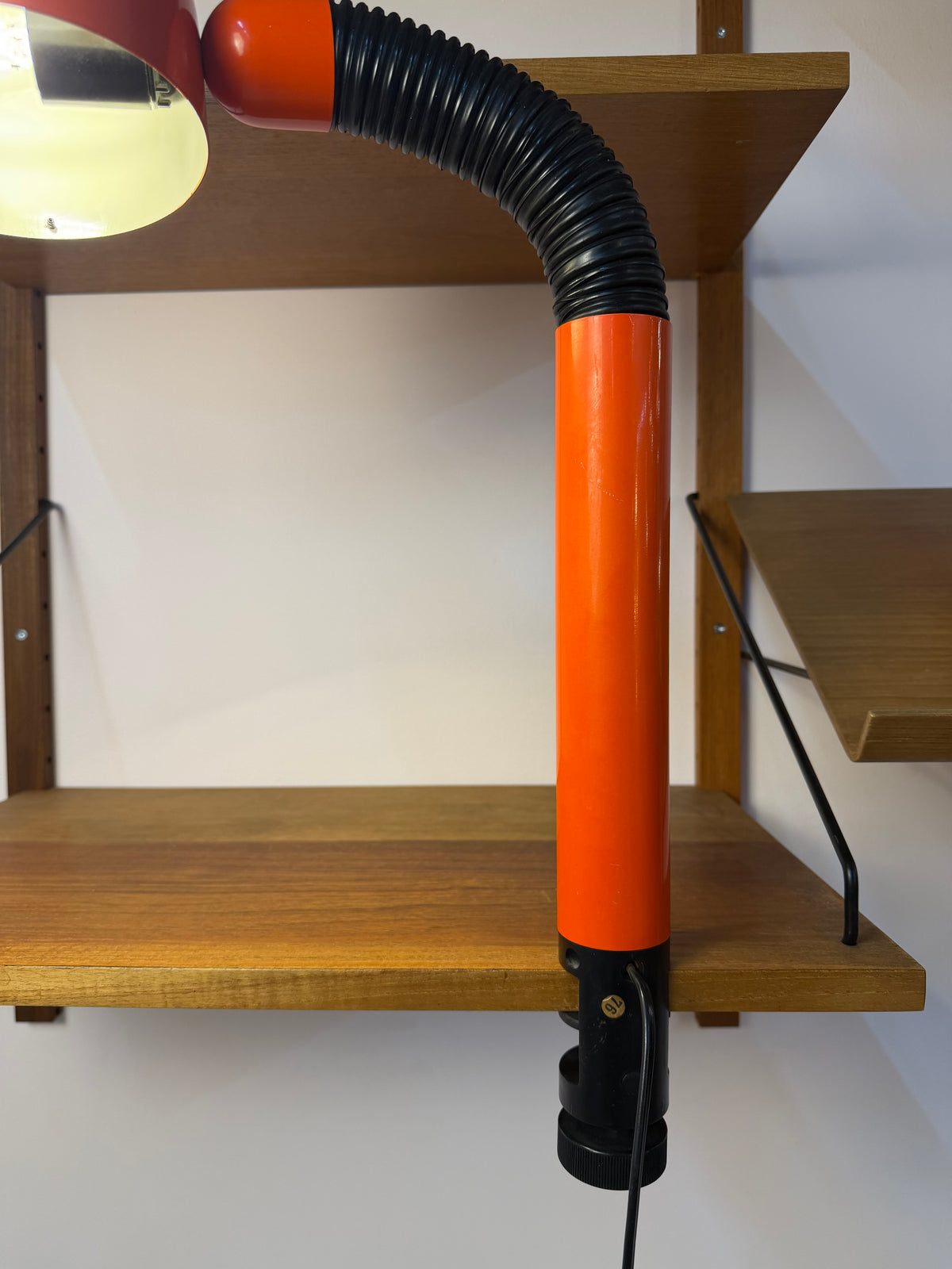 Klemmlampe orange schwarz aus Dänemark