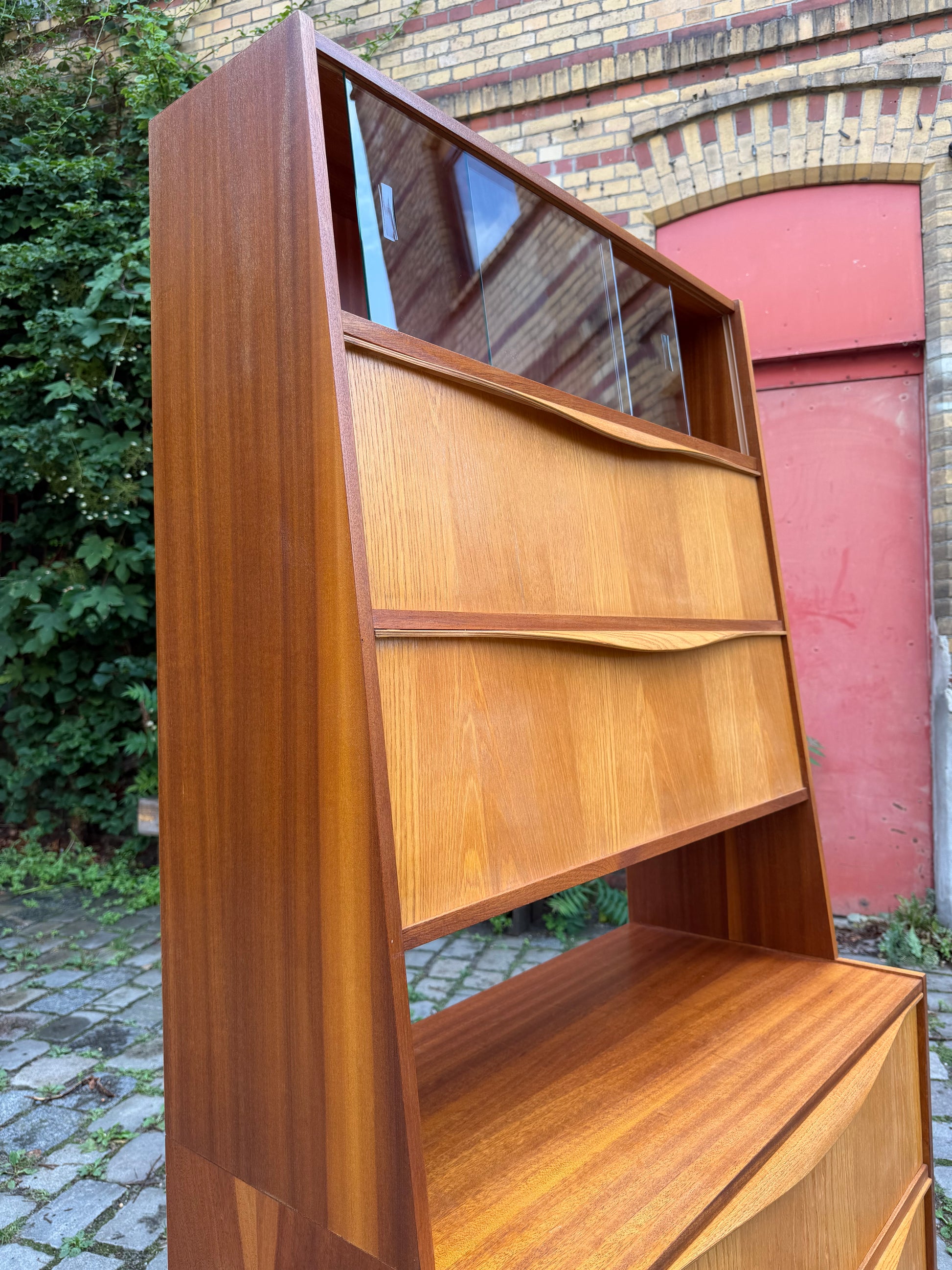 Schrank mit Klappfächern & Vitrine von VEB Möbelindustrie Halle
