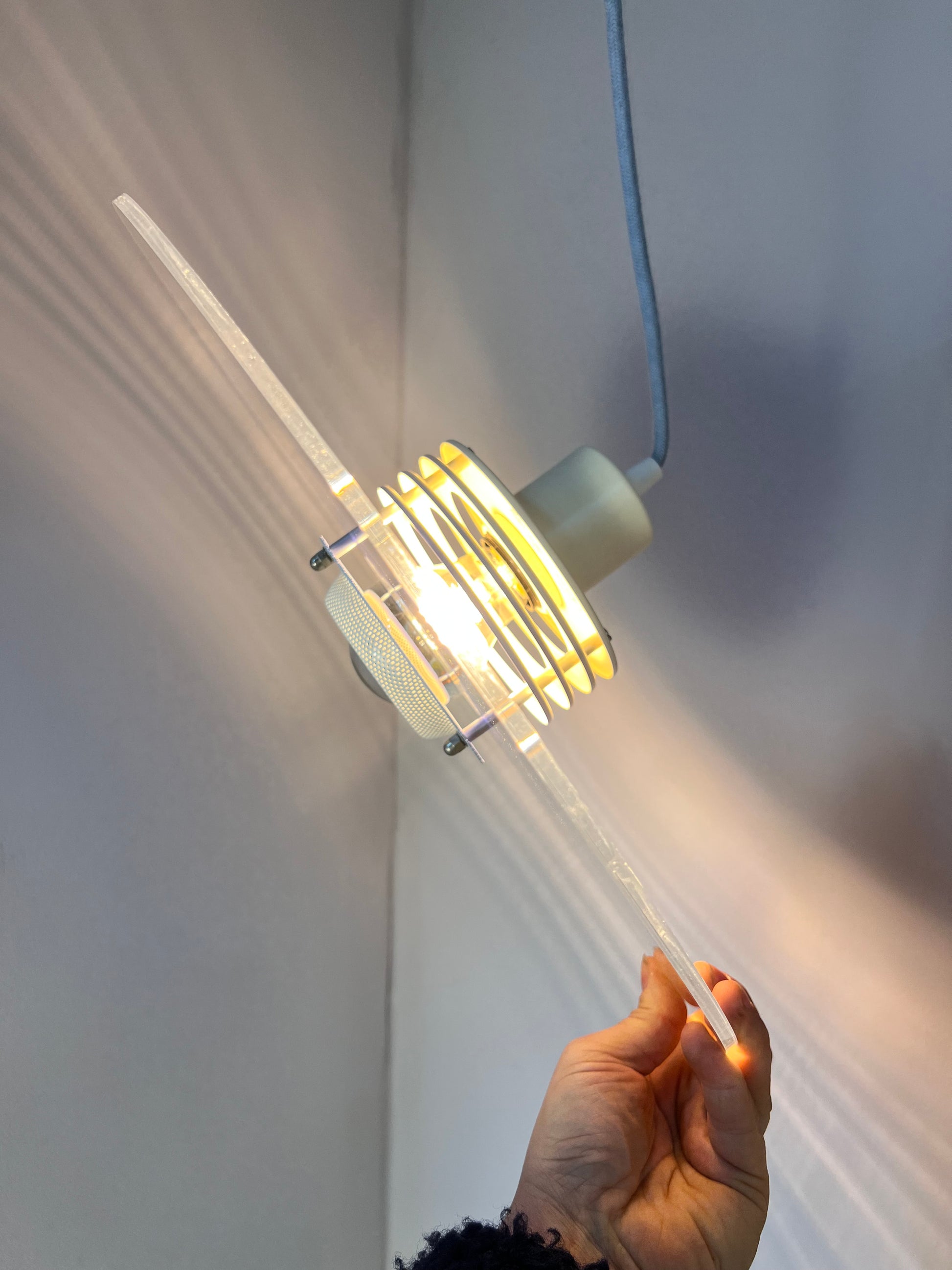 Lamellenlampe „Astra“ blau Plexiglas aus Dänemark