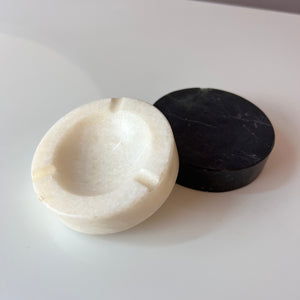 Set: 2 Aschenbecher schwarz weiß Onyx